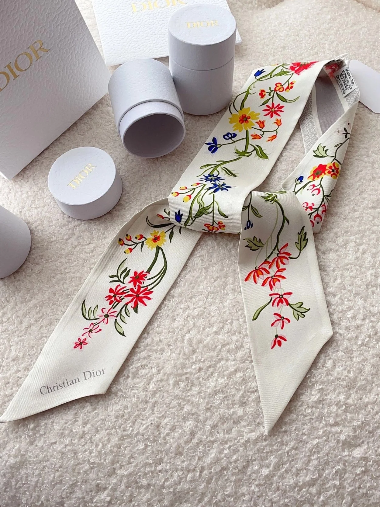 디올 화이트 멀티 컬러 실크 트윌 미차 스카프