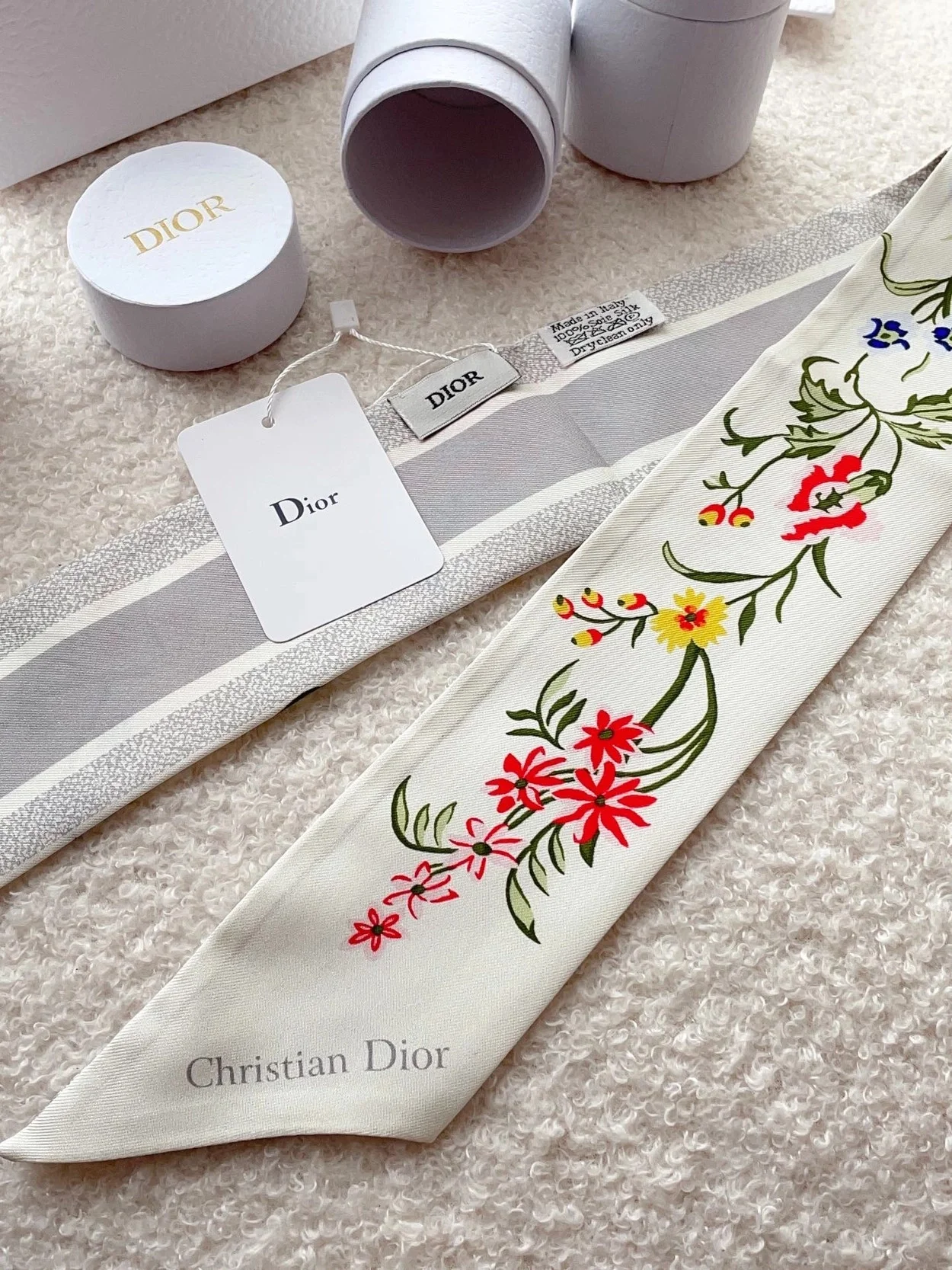 디올 화이트 멀티 컬러 실크 트윌 미차 스카프