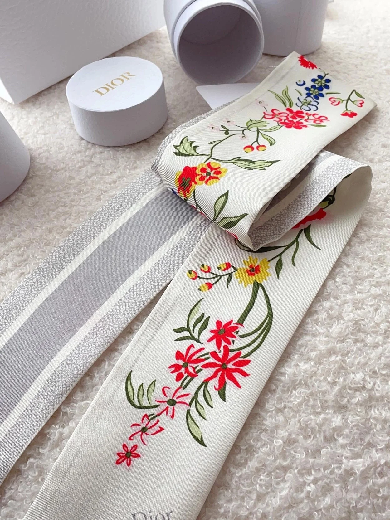 디올 화이트 멀티 컬러 실크 트윌 미차 스카프