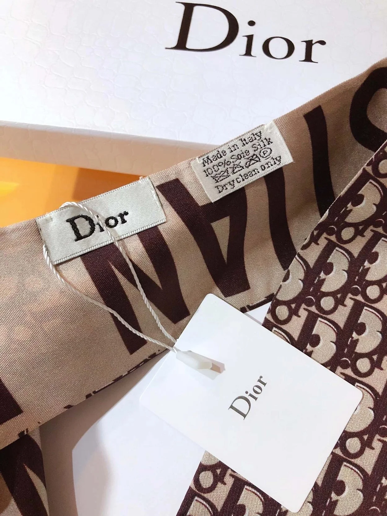 디올 오블리크 트윌리 버건디 미차 스카프