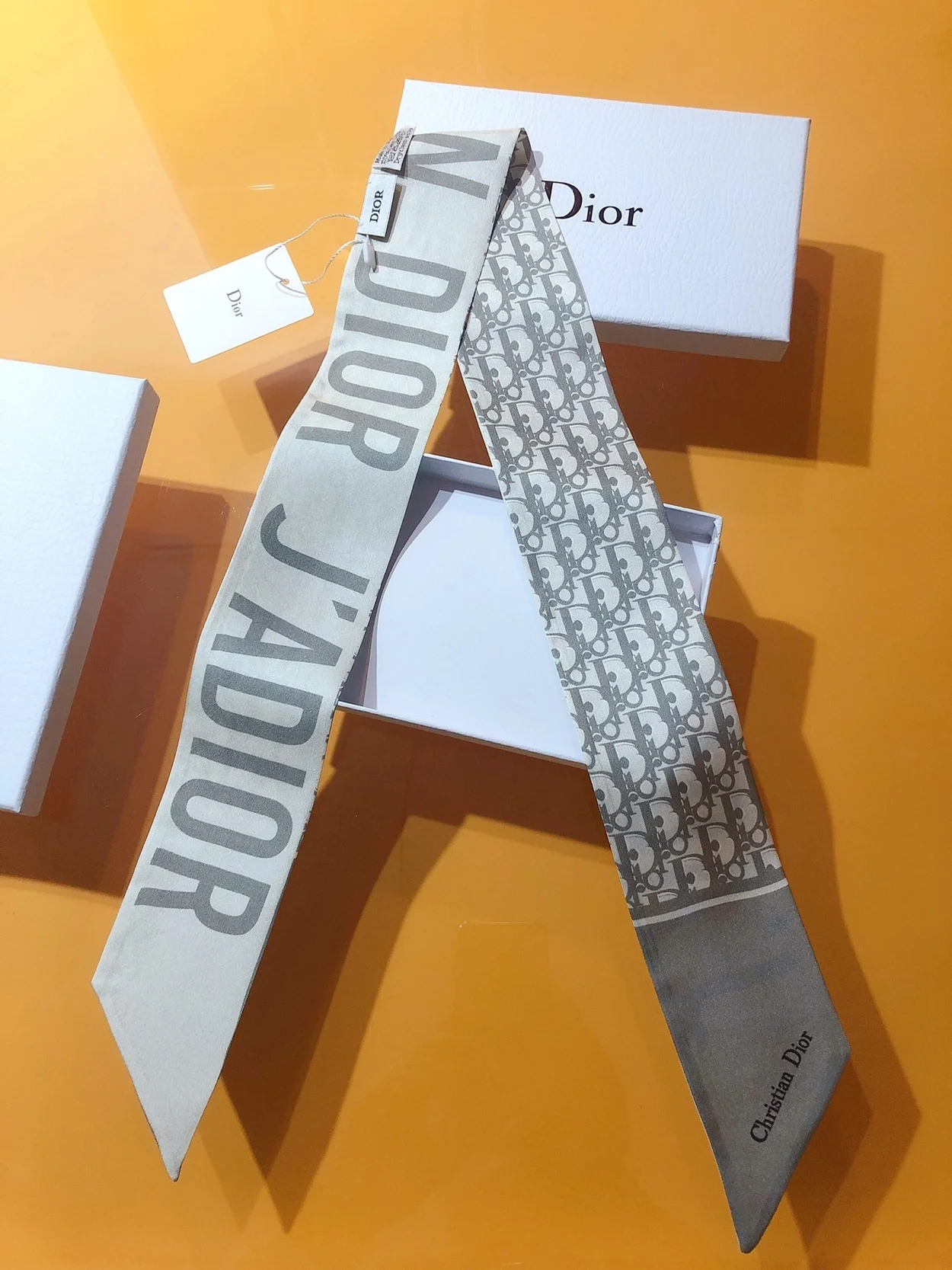 디올 오블리크 트윌리 그레이 미차 스카프