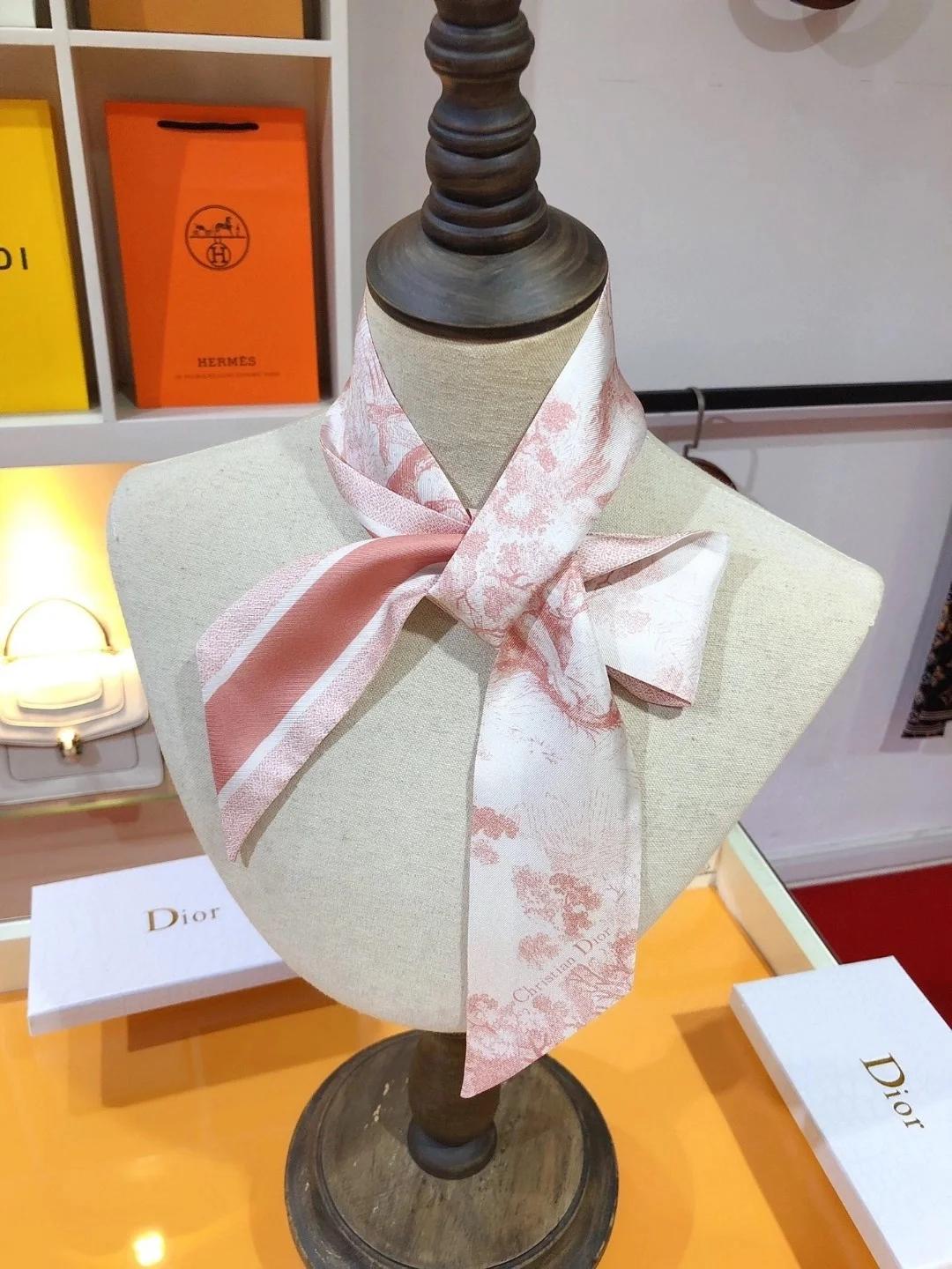 디올 아이보리 앤 핑크 실크 트윌 미차 스카프