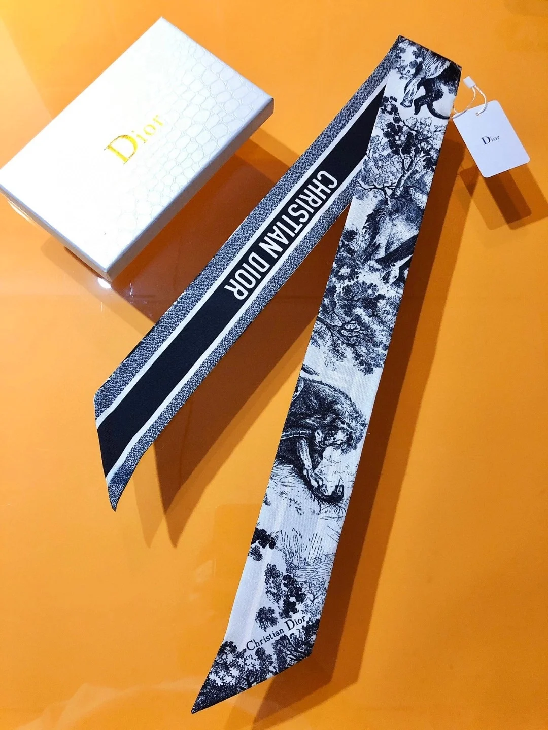 디올 아이보리 앤 네이비 블루 실크 트윌 미차 스카프