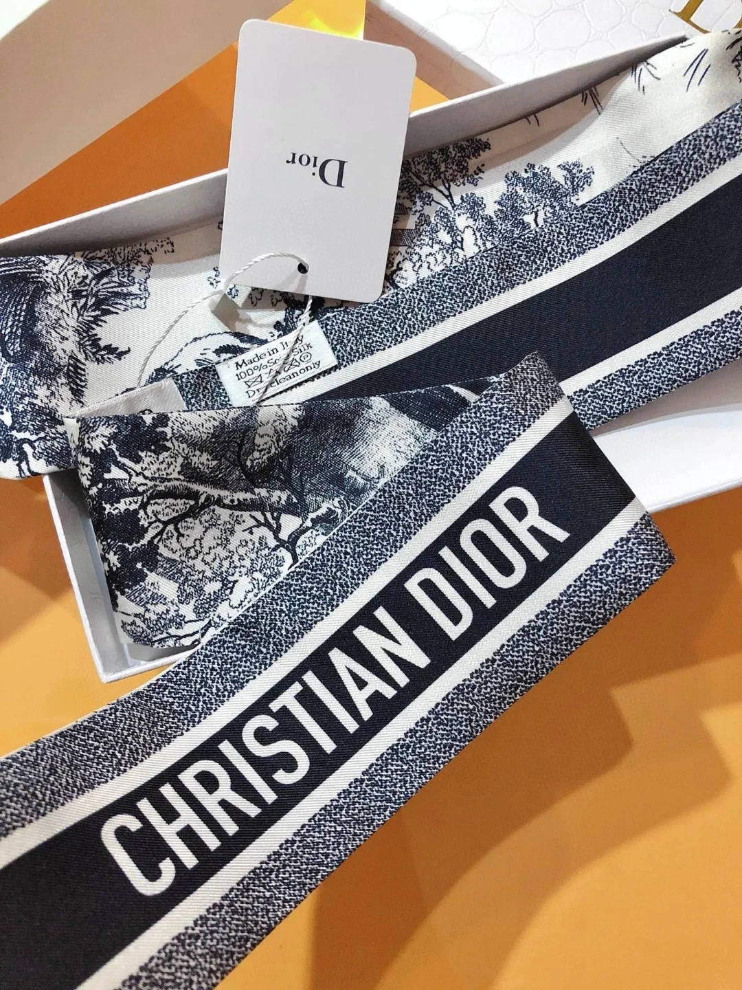 디올 아이보리 앤 네이비 블루 실크 트윌 미차 스카프