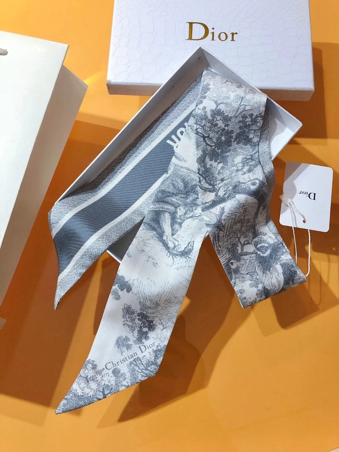 디올 아이보리 앤 그레이 실크 트윌 미차 스카프