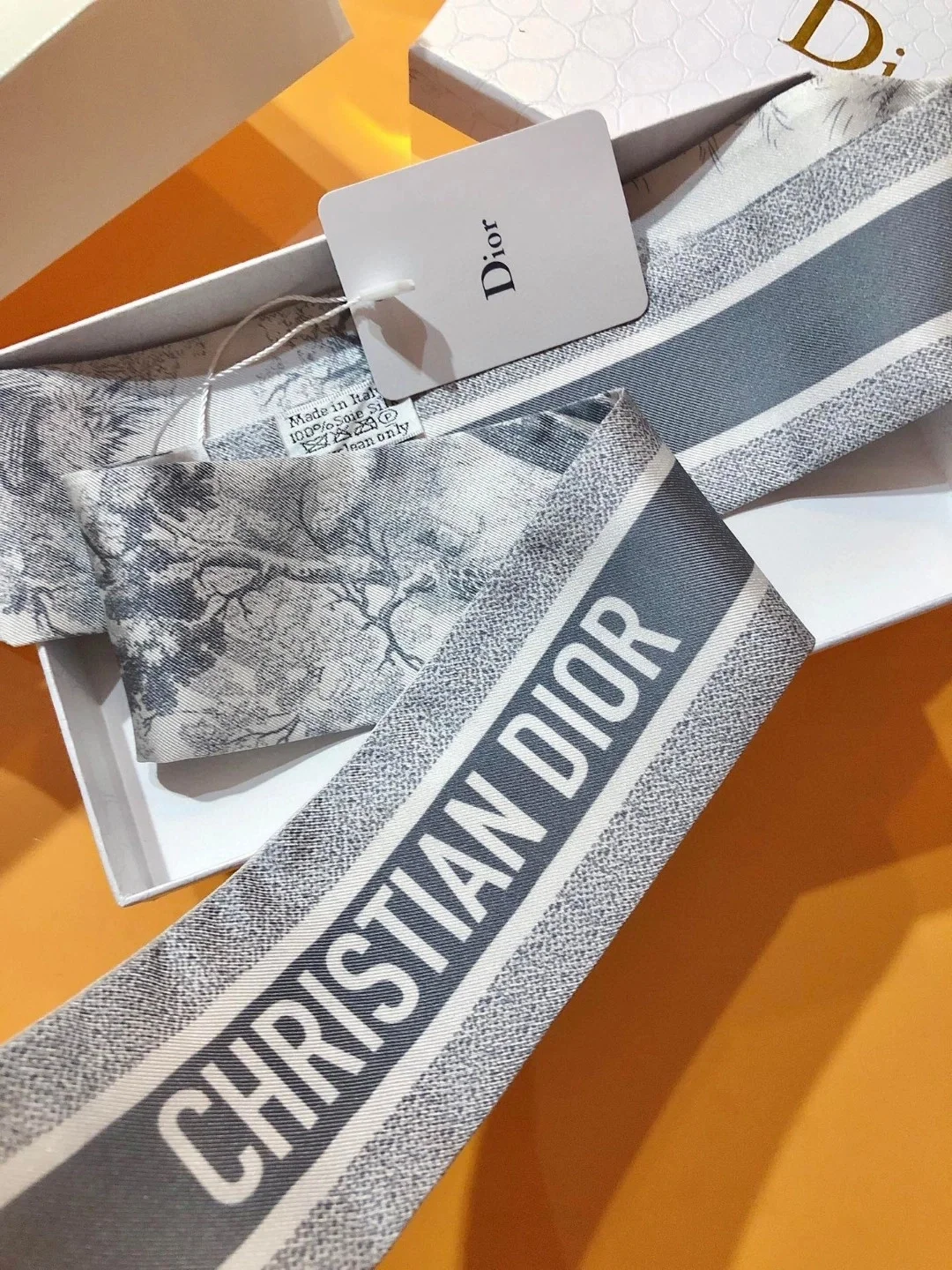 디올 아이보리 앤 그레이 실크 트윌 미차 스카프