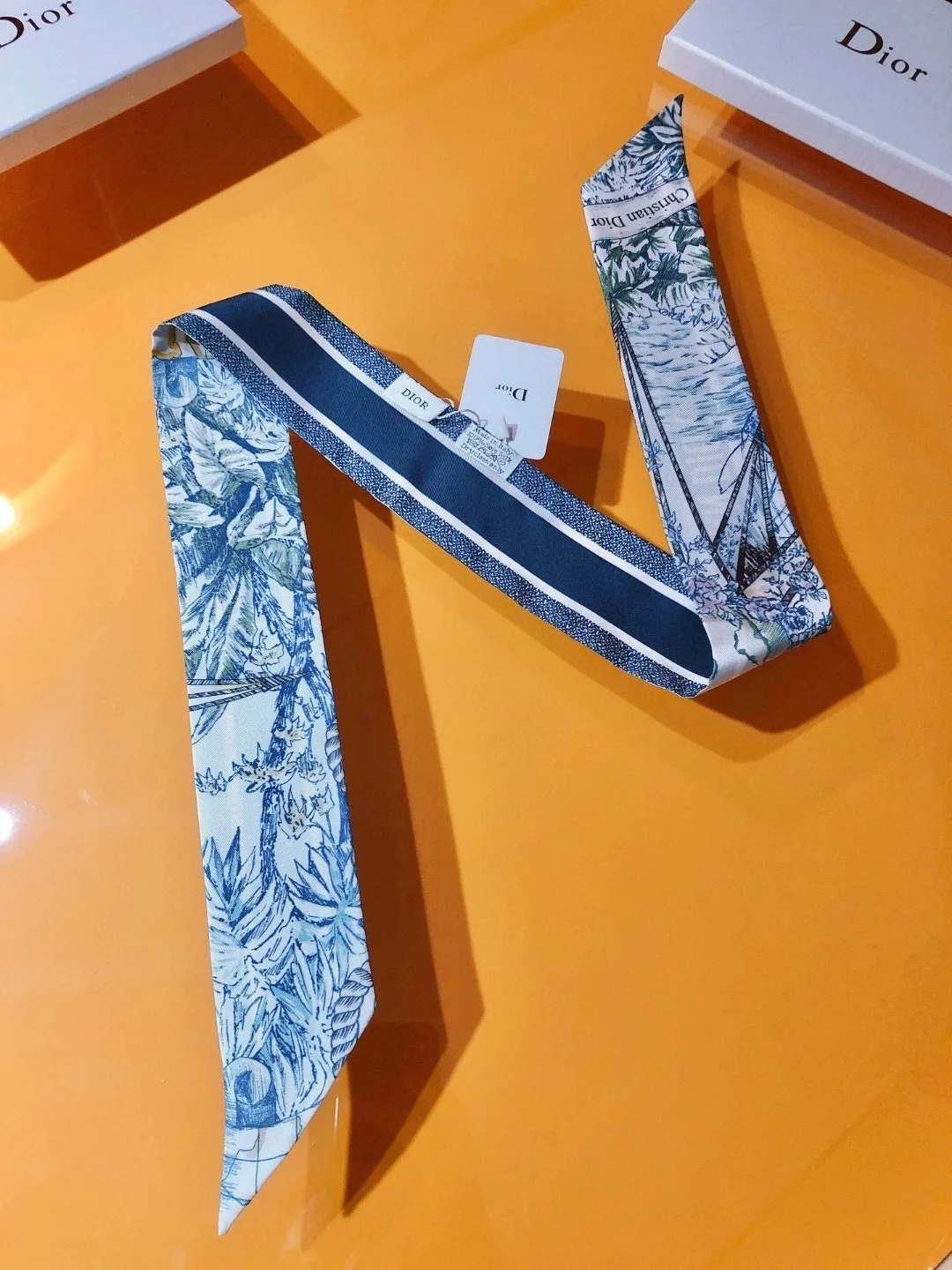 디올 블루 멀티 컬러 실크 트윌 미차 스카프