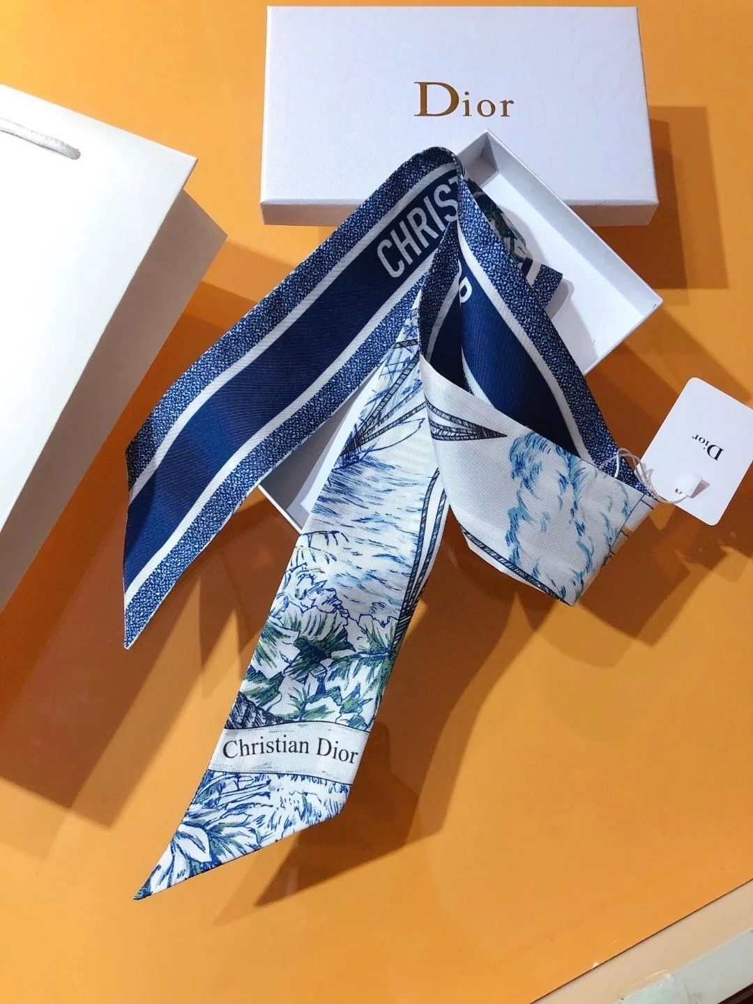 디올 블루 멀티 컬러 실크 트윌 미차 스카프