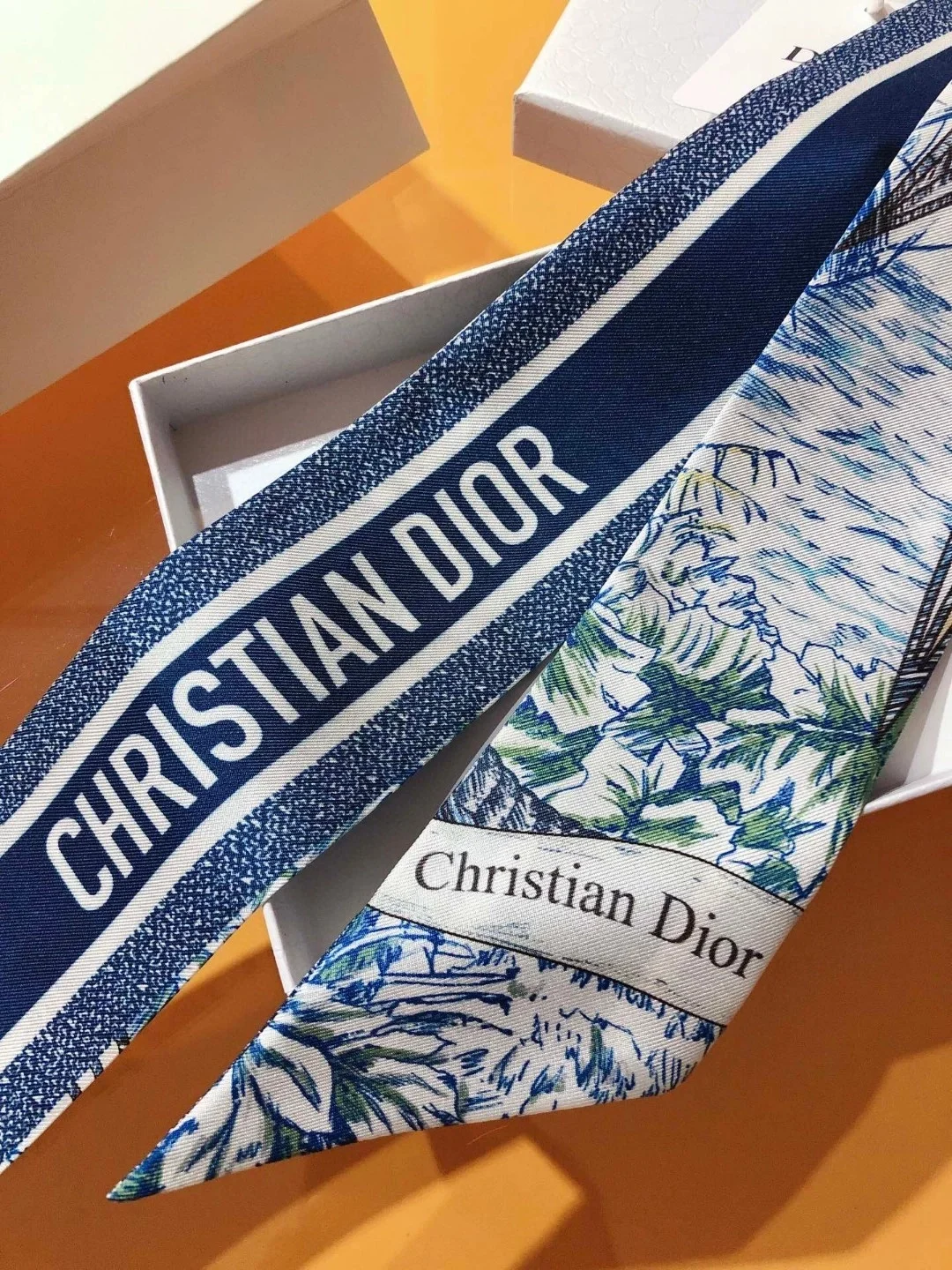 디올 블루 멀티 컬러 실크 트윌 미차 스카프