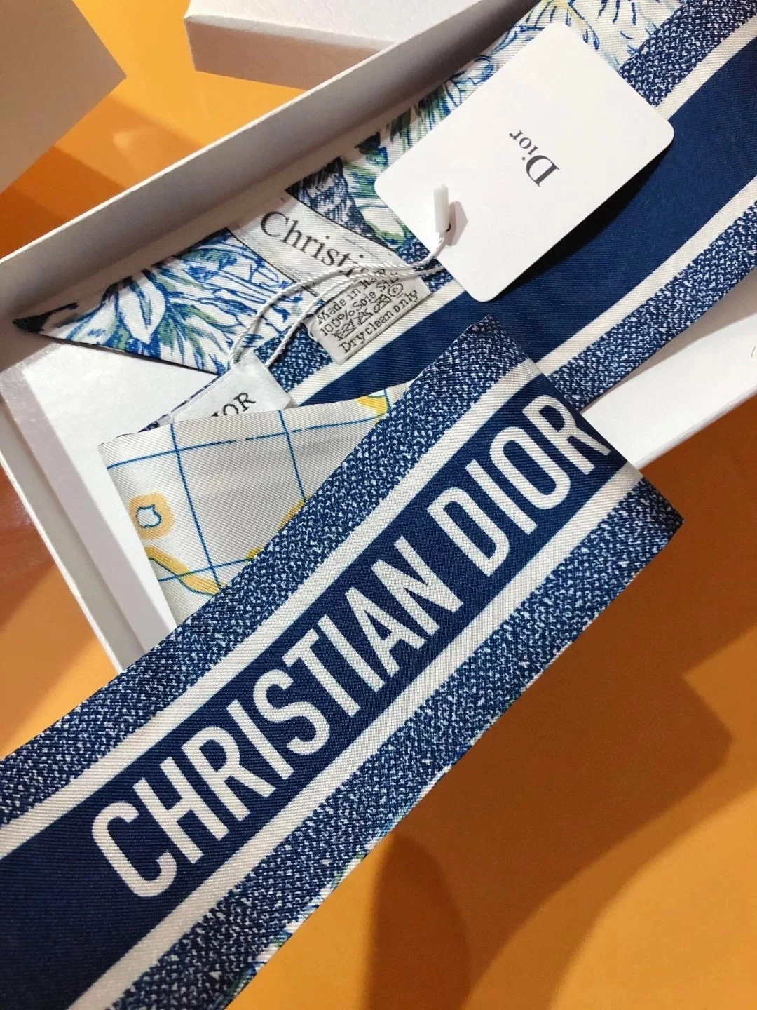 디올 블루 멀티 컬러 실크 트윌 미차 스카프