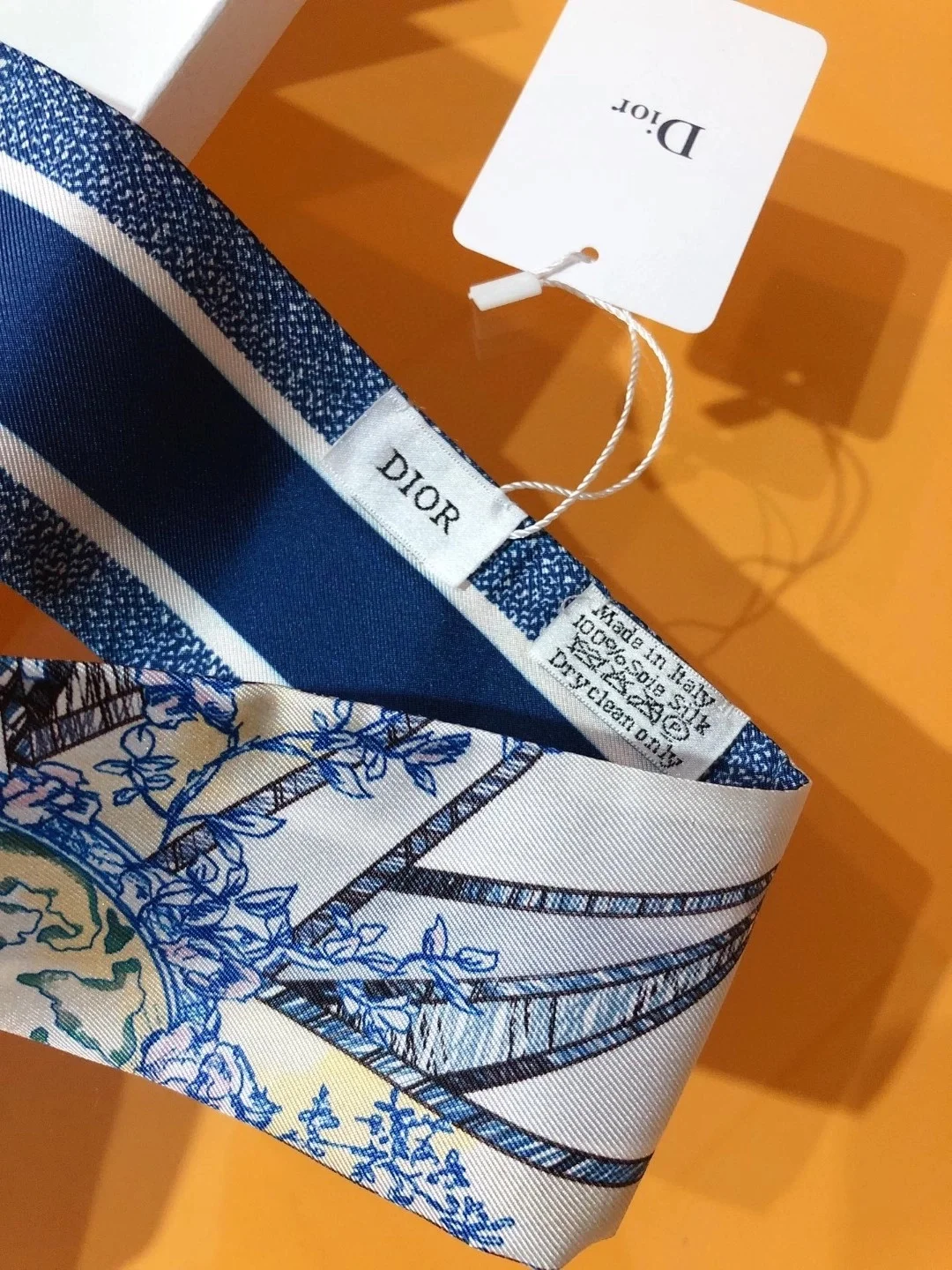 디올 블루 멀티 컬러 실크 트윌 미차 스카프