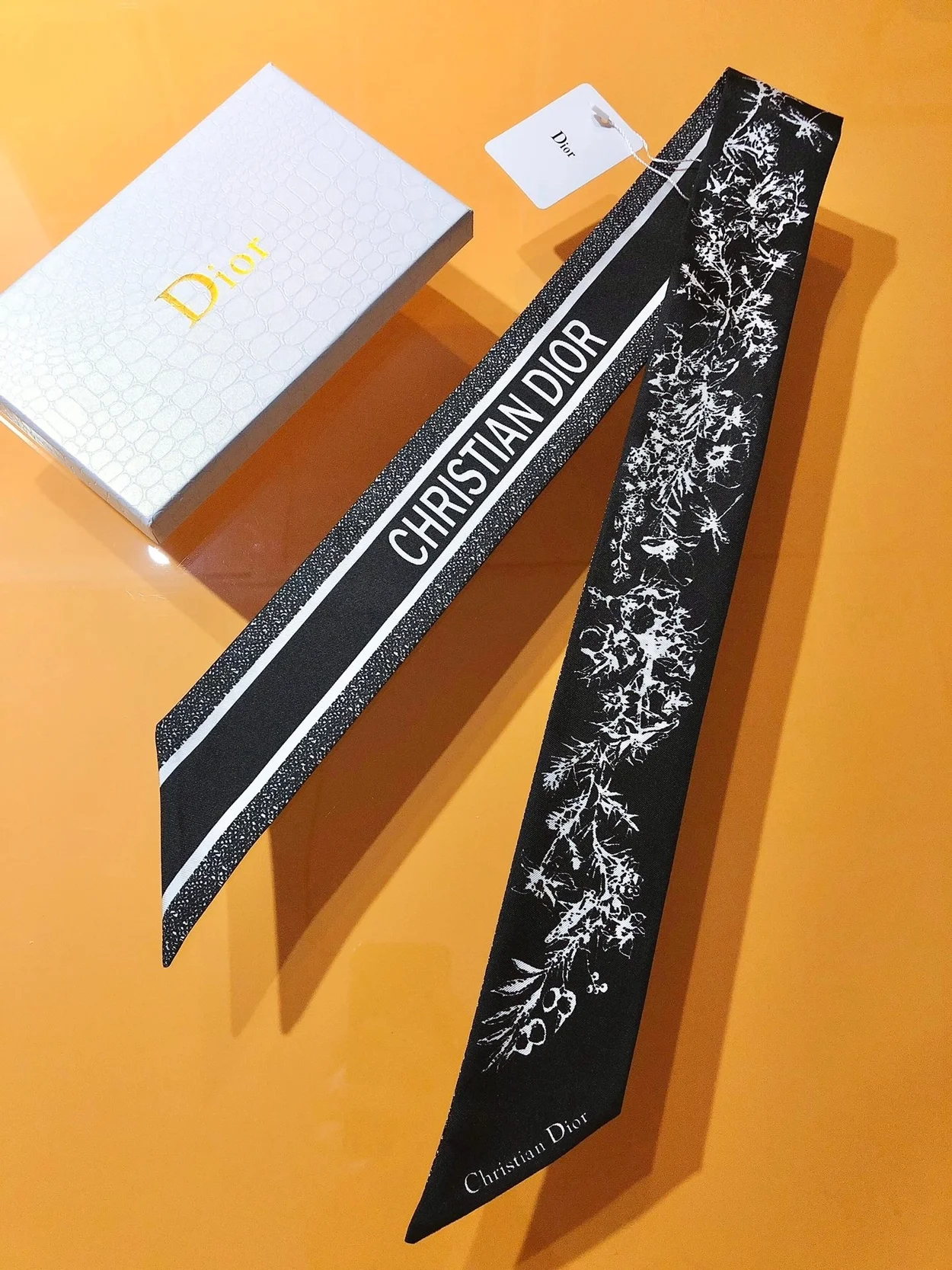 디올 블랙 투왈 드 주이 플라워 미차 스카프