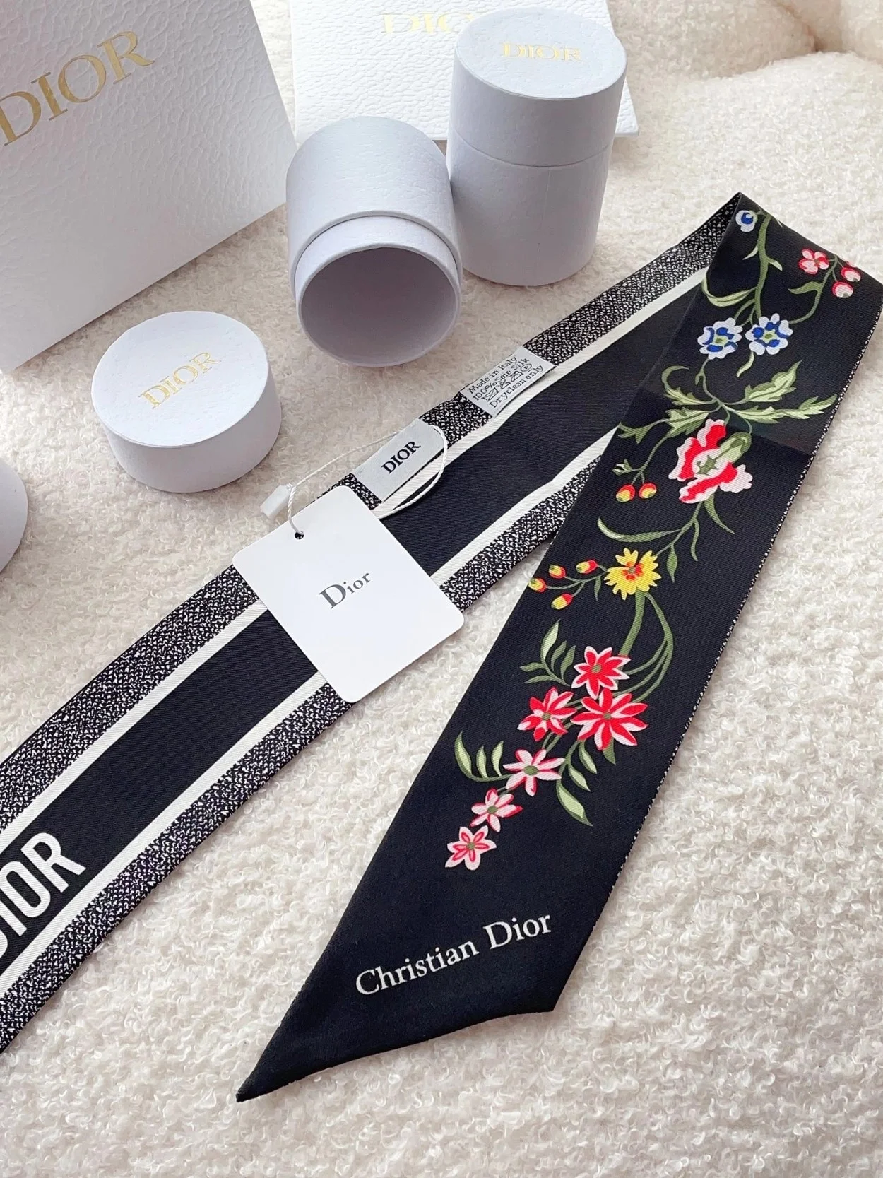 디올 블랙 멀티 컬러 실크 트윌 미차 스카프