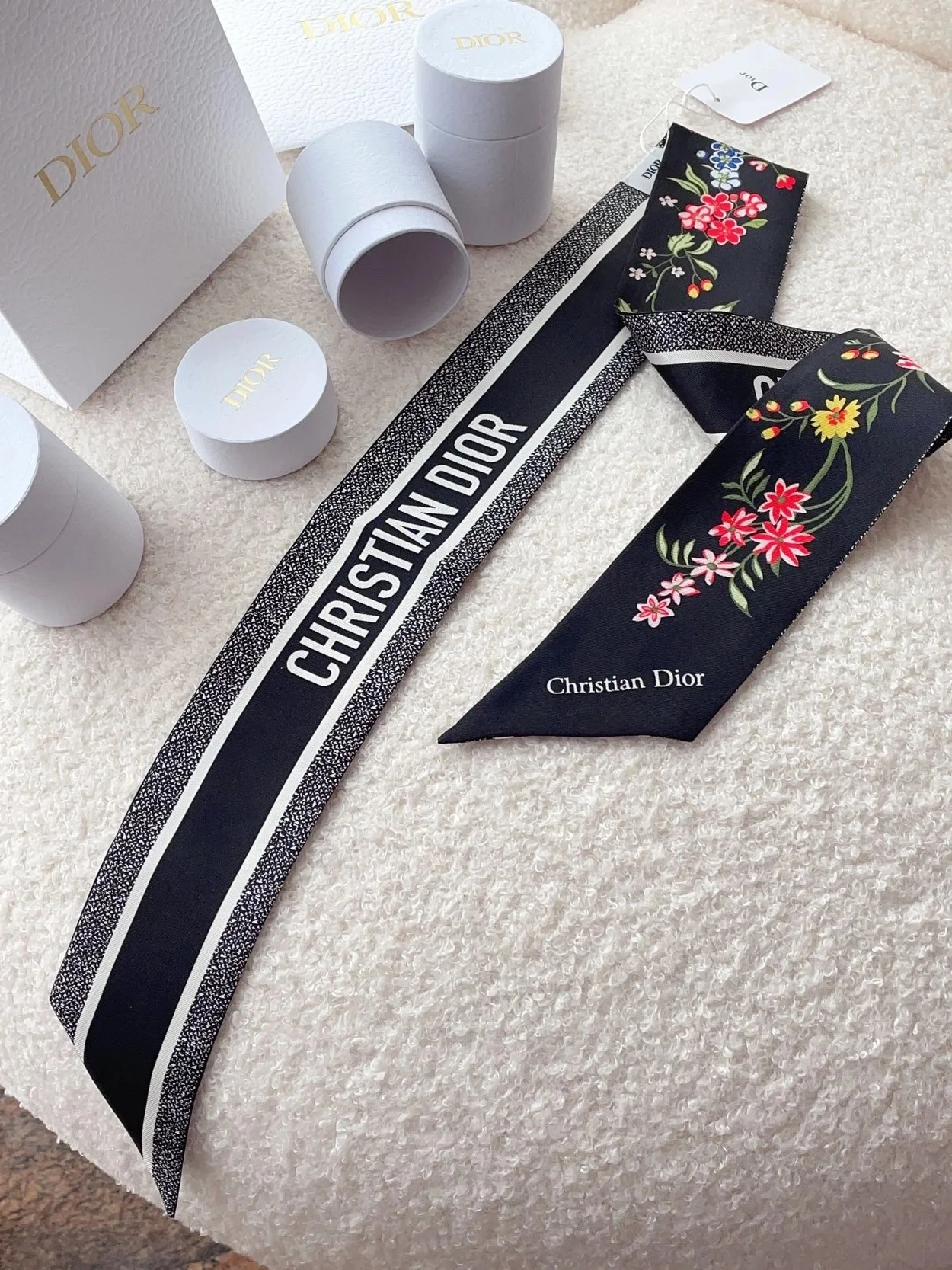 디올 블랙 멀티 컬러 실크 트윌 미차 스카프