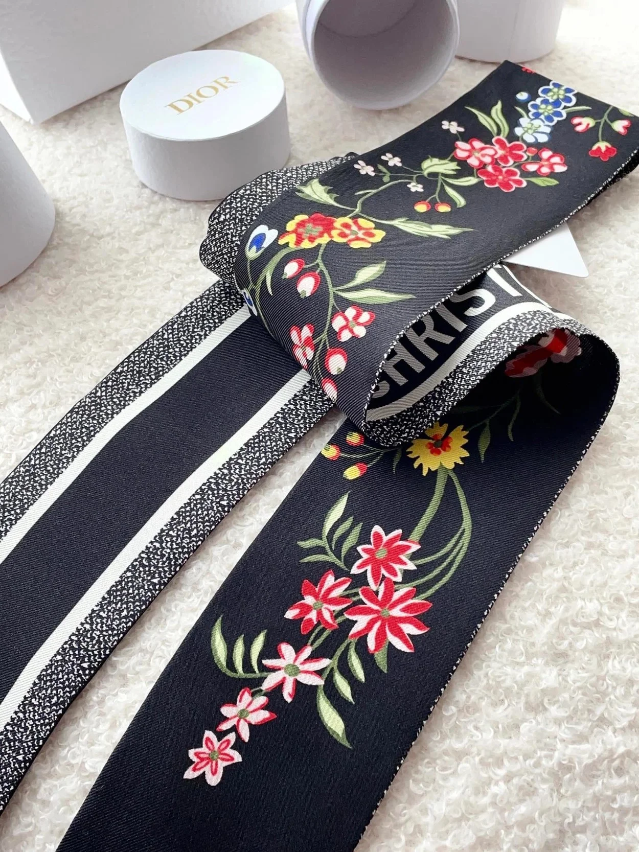 디올 블랙 멀티 컬러 실크 트윌 미차 스카프