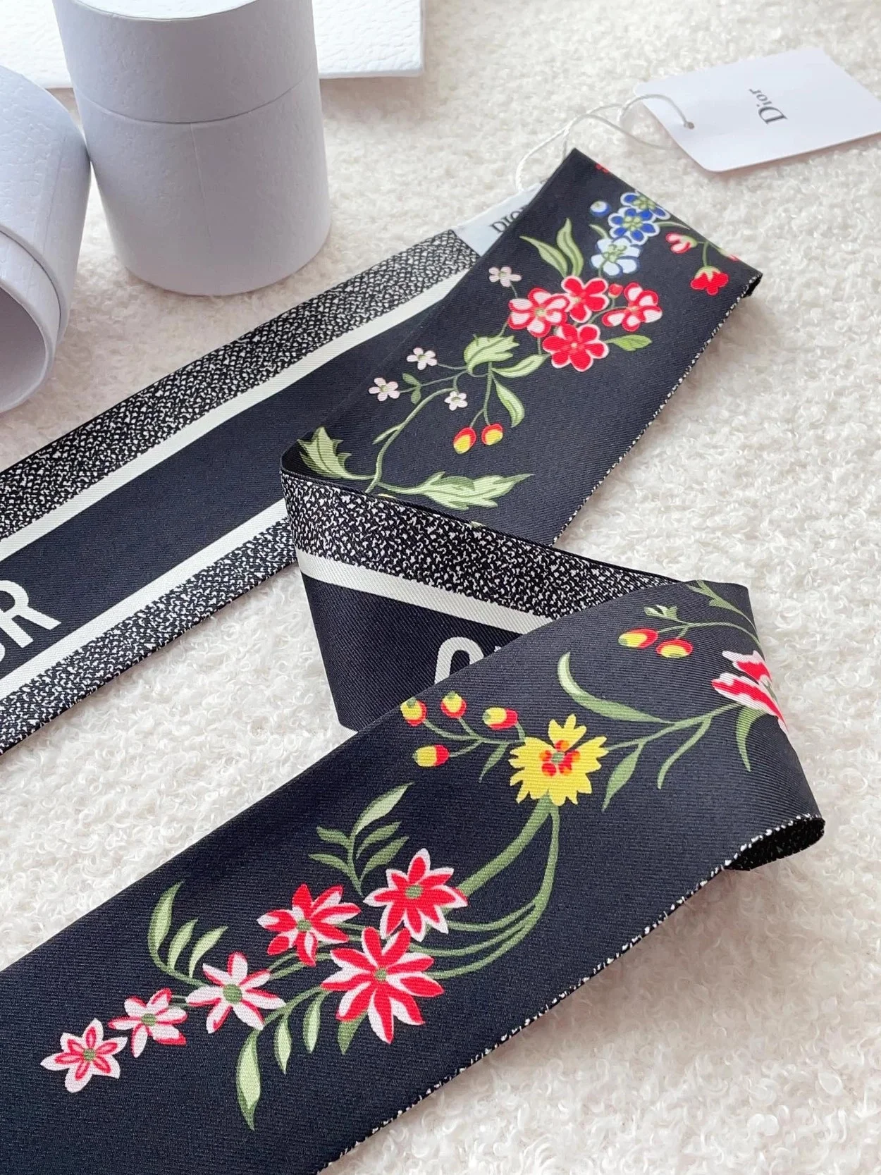 디올 블랙 멀티 컬러 실크 트윌 미차 스카프