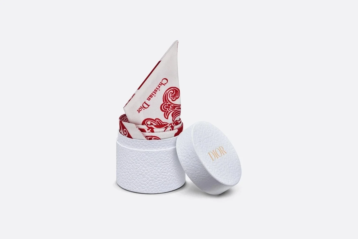 디올 바다나 화이트 앤 레드 실크 트윌 미차 스카프