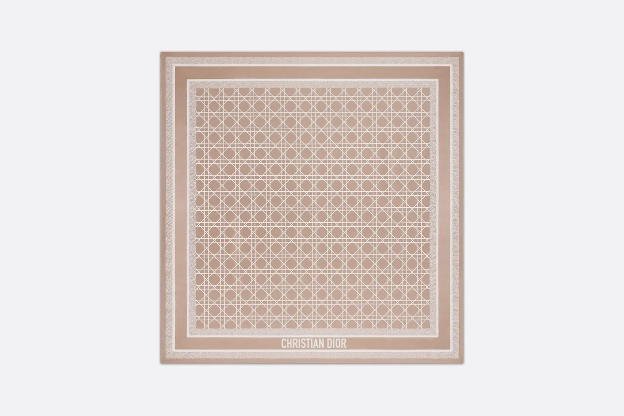 디올 까나쥬 90 스퀘어 아이보리 스카프