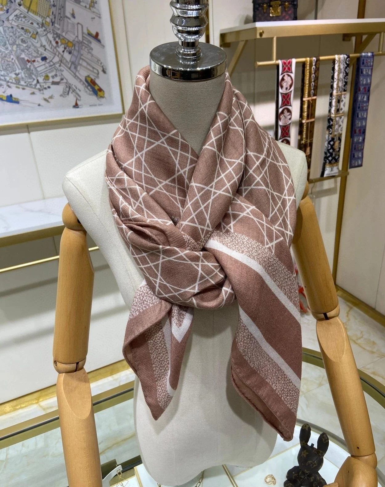 디올 까나쥬 90 스퀘어 아이보리 스카프