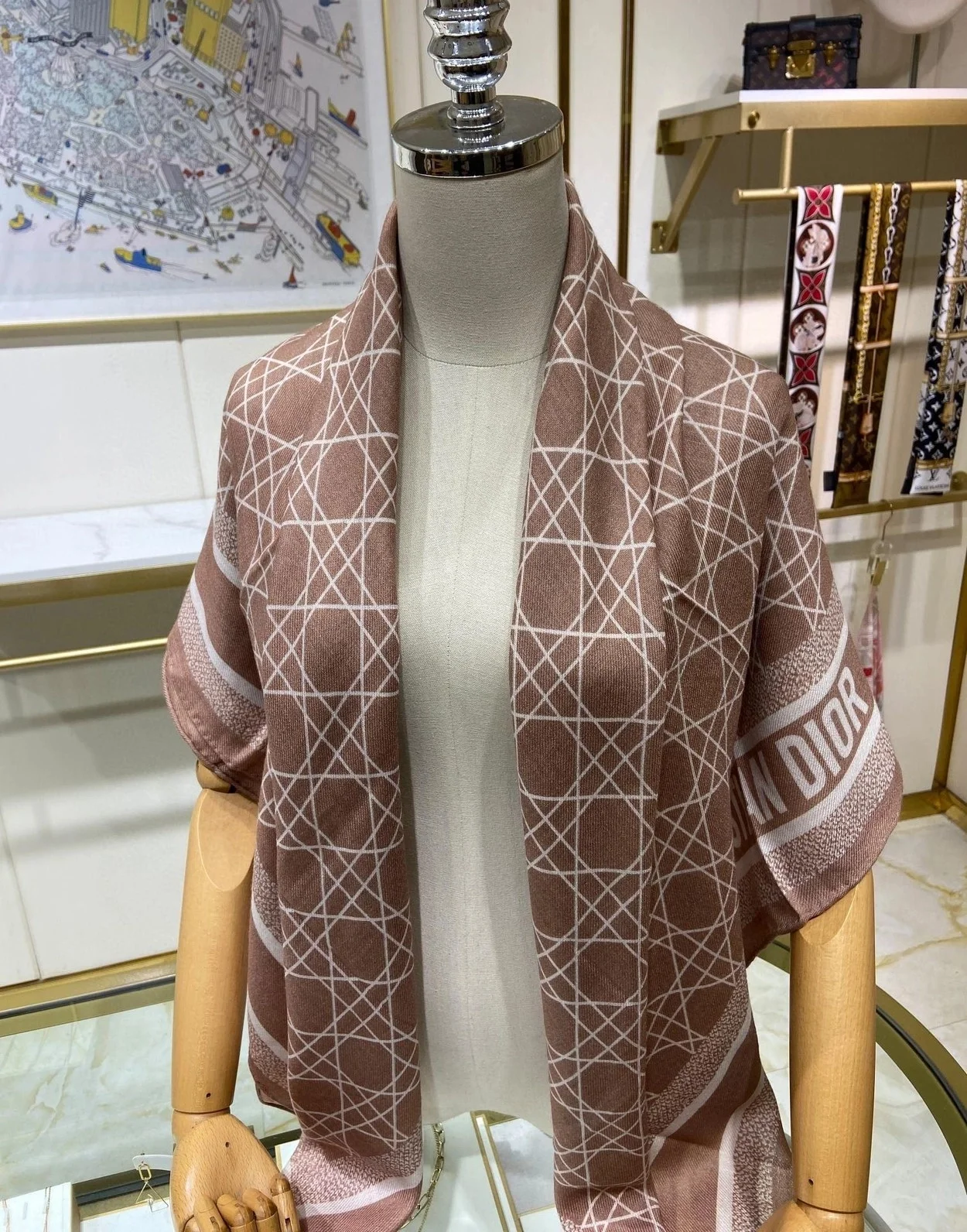 디올 까나쥬 90 스퀘어 아이보리 스카프