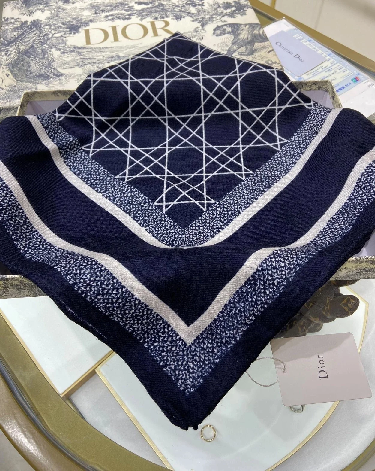 디올 까나쥬 90 스퀘어 네이비 블루 스카프