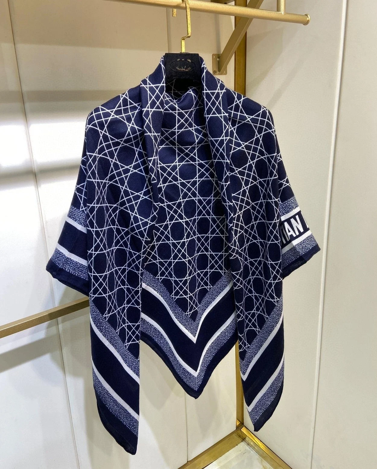 디올 까나쥬 90 스퀘어 네이비 블루 스카프