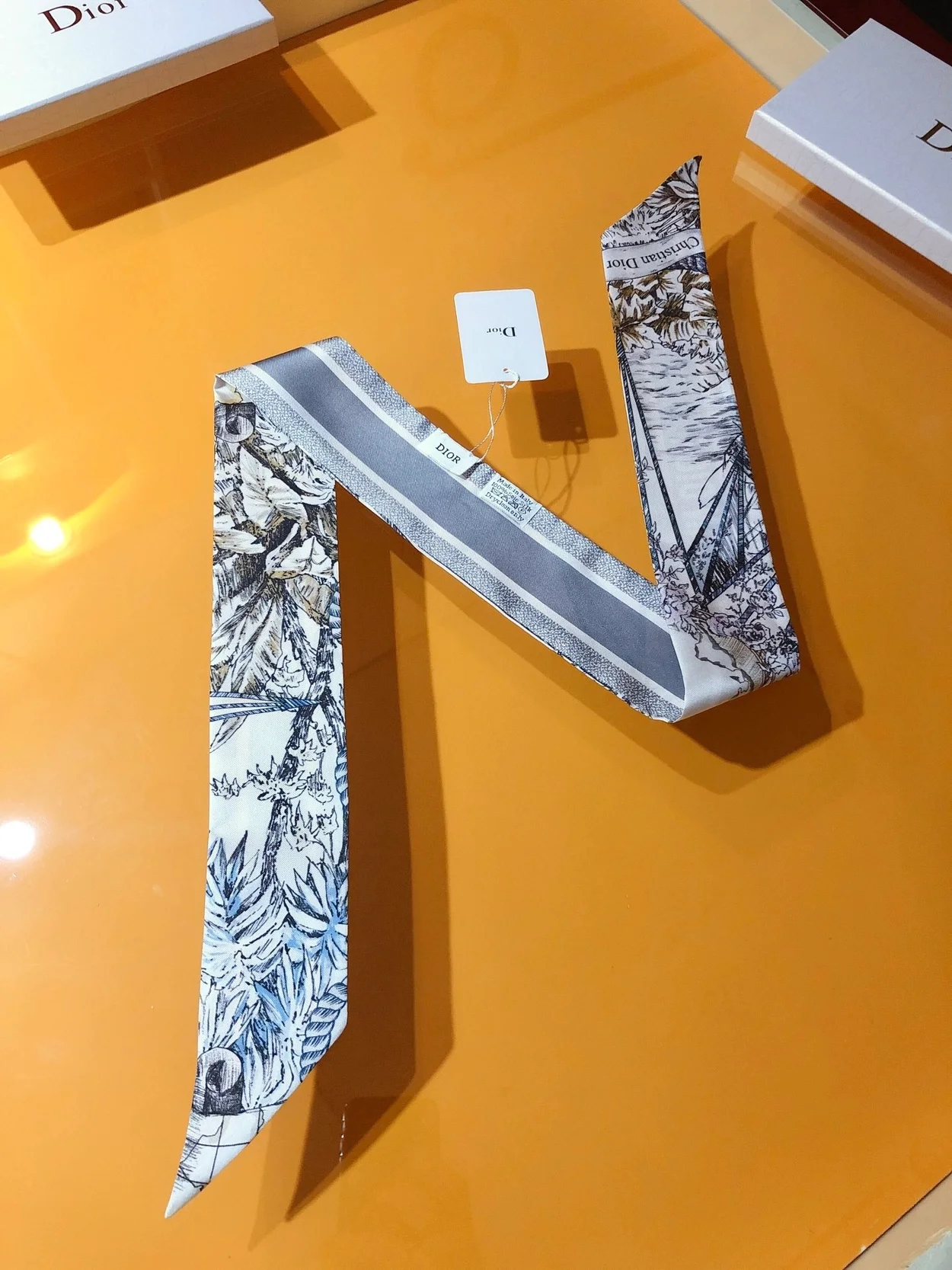 디올 그레이 멀티 컬러 실크 트윌 미차 스카프