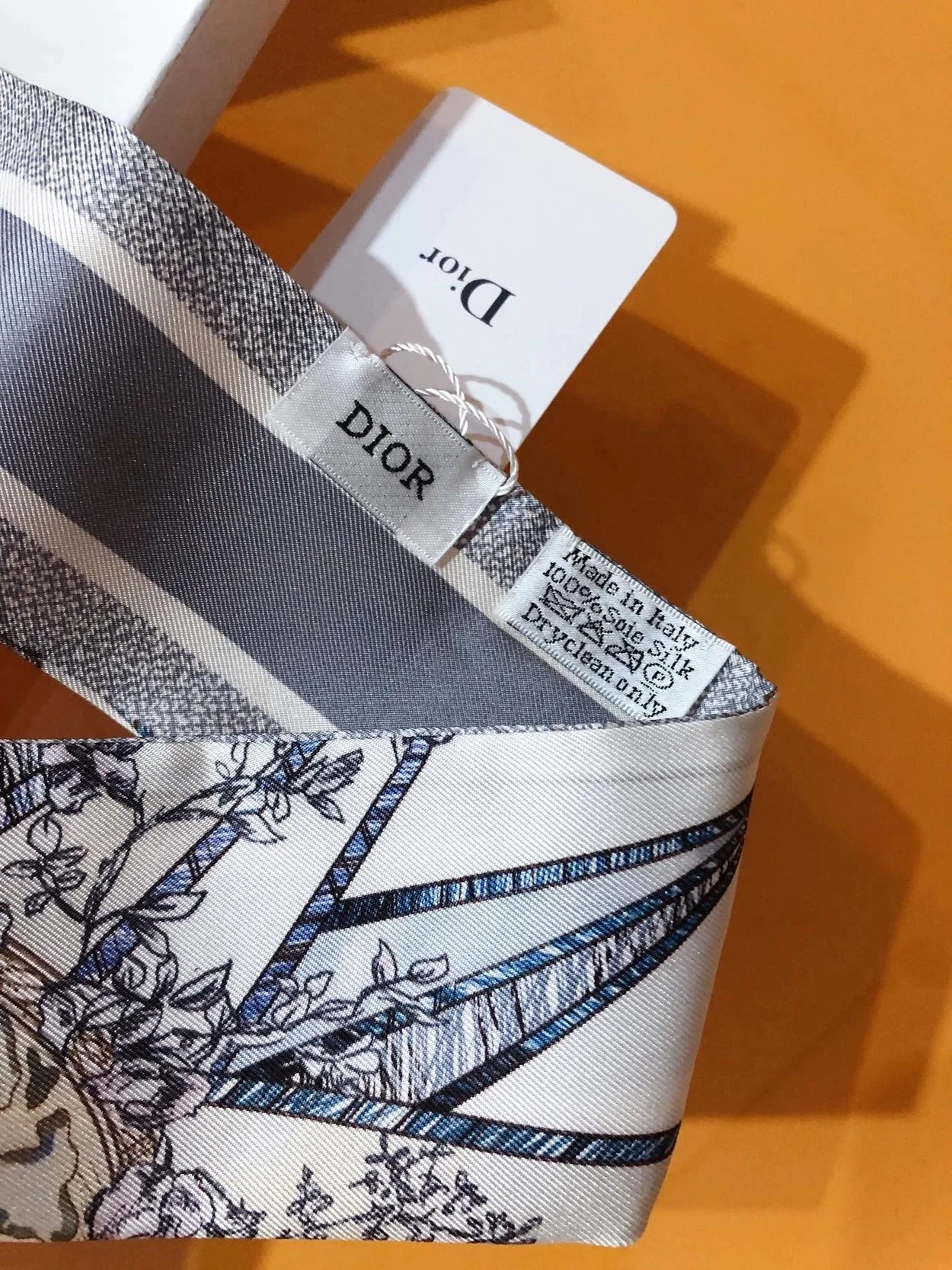 디올 그레이 멀티 컬러 실크 트윌 미차 스카프