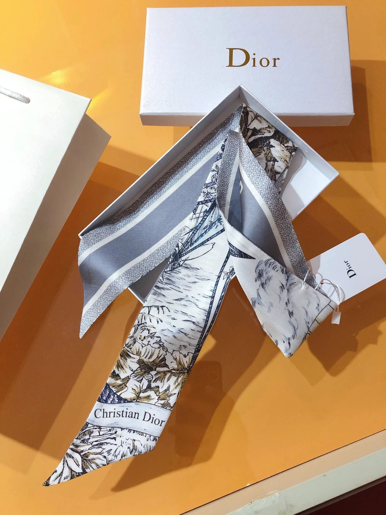 디올 그레이 멀티 컬러 실크 트윌 미차 스카프