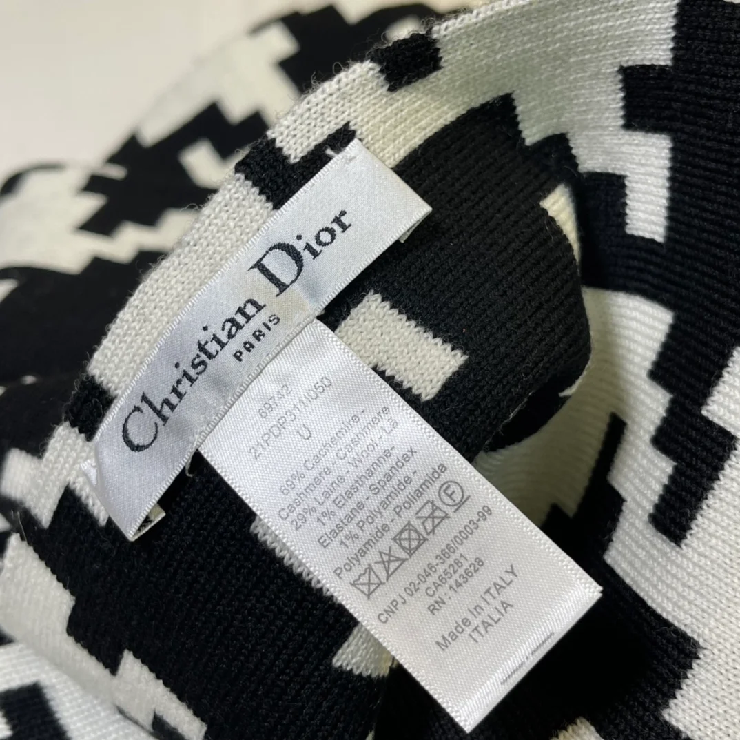 디올 30 몽태뉴 스카프