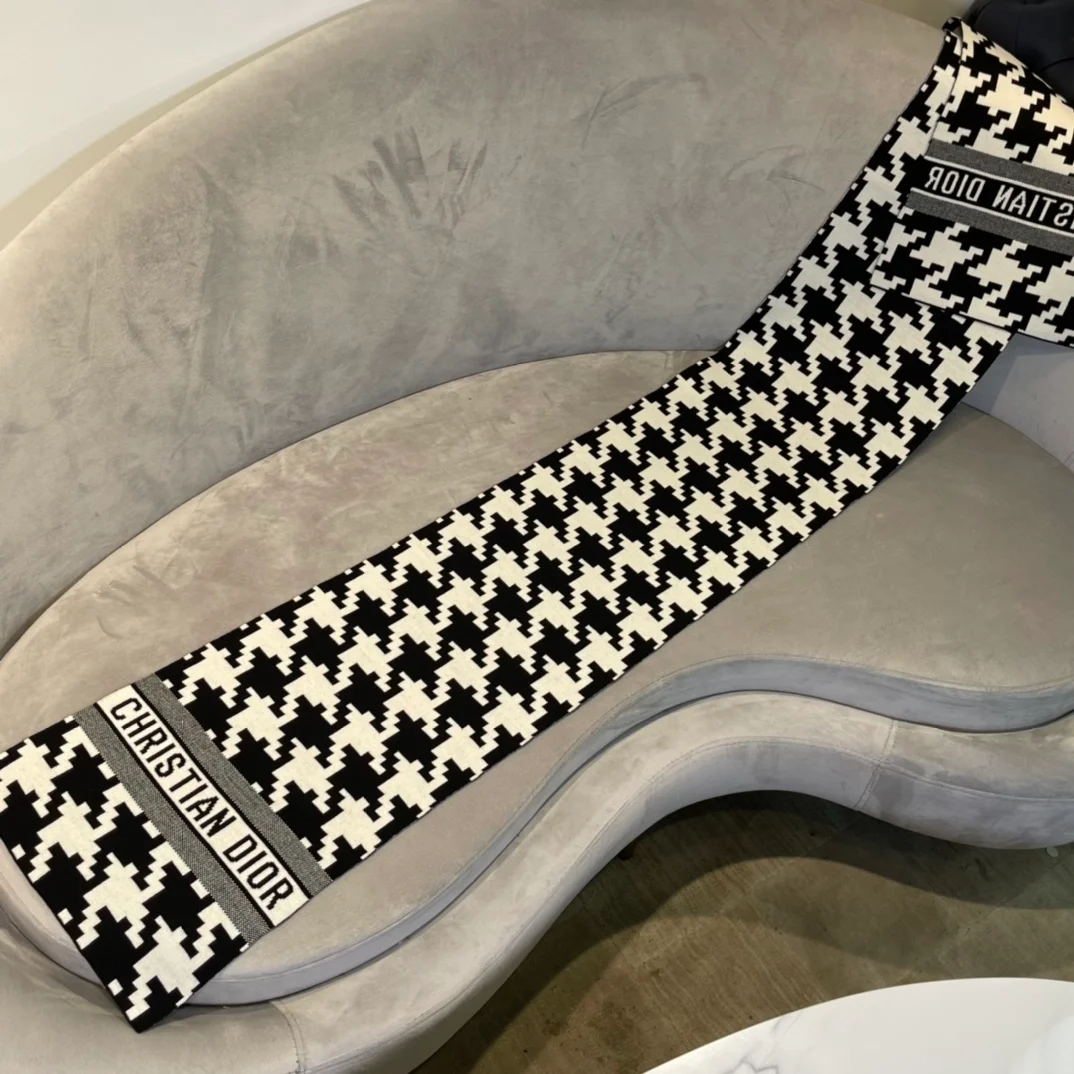 디올 30 몽태뉴 스카프