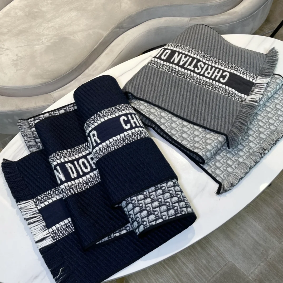 디올 오블리크 유니버시티 리버시블 머플러