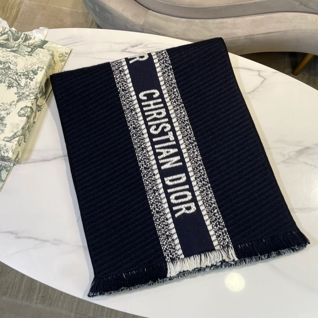 디올 오블리크 유니버시티 리버시블 머플러