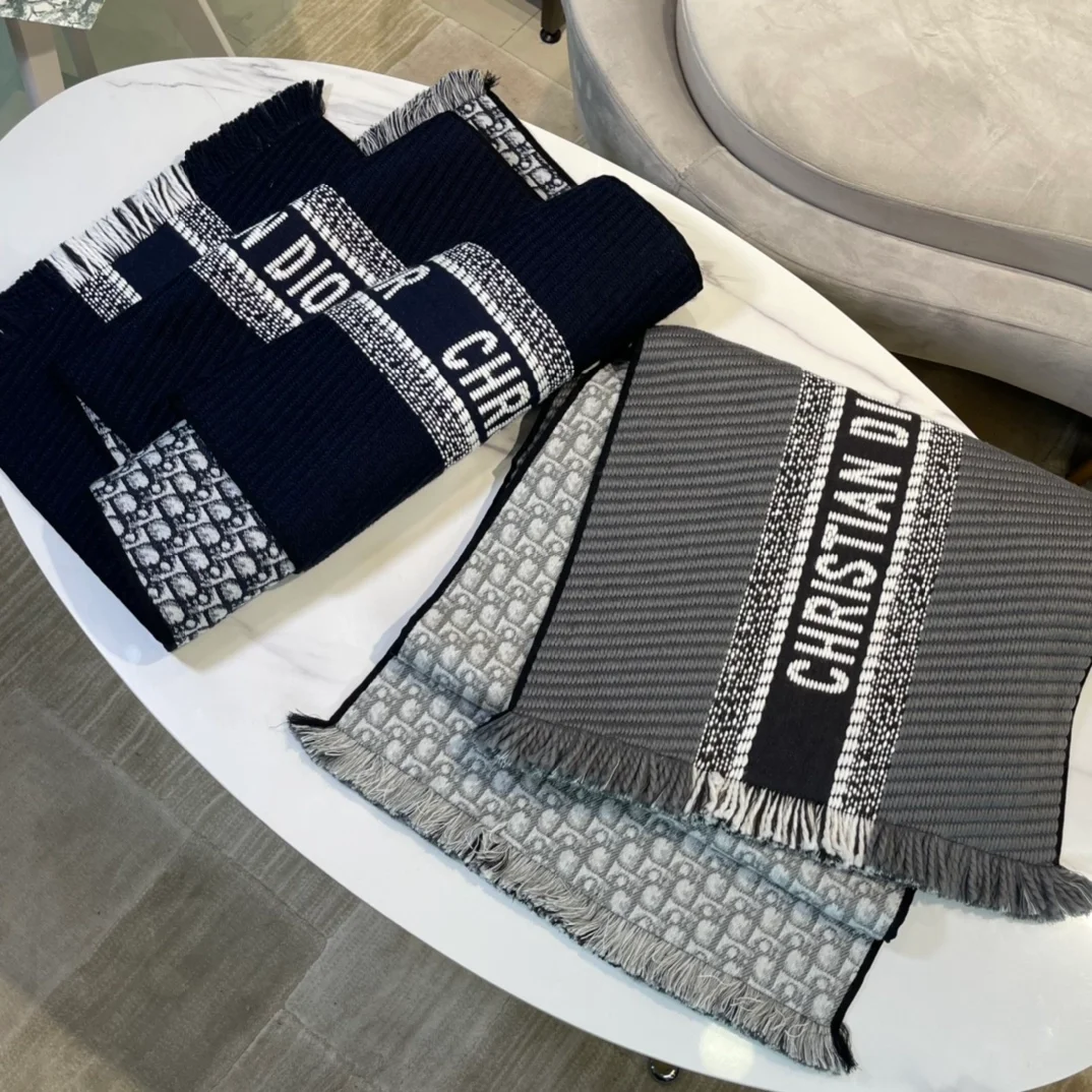 디올 오블리크 유니버시티 리버시블 머플러