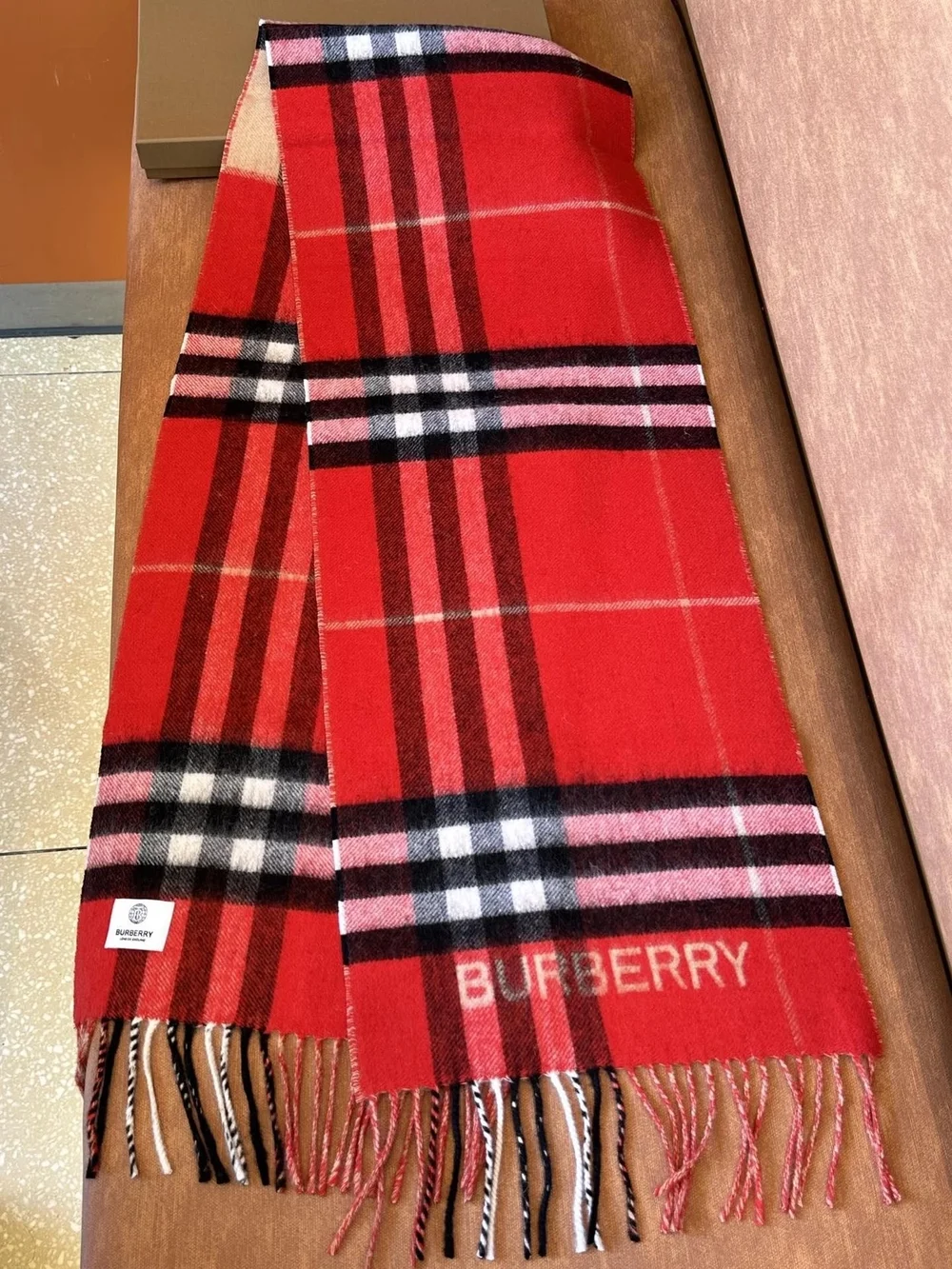 버버리 컨트라스트 체크 스카프 아카이브 베이지 레드