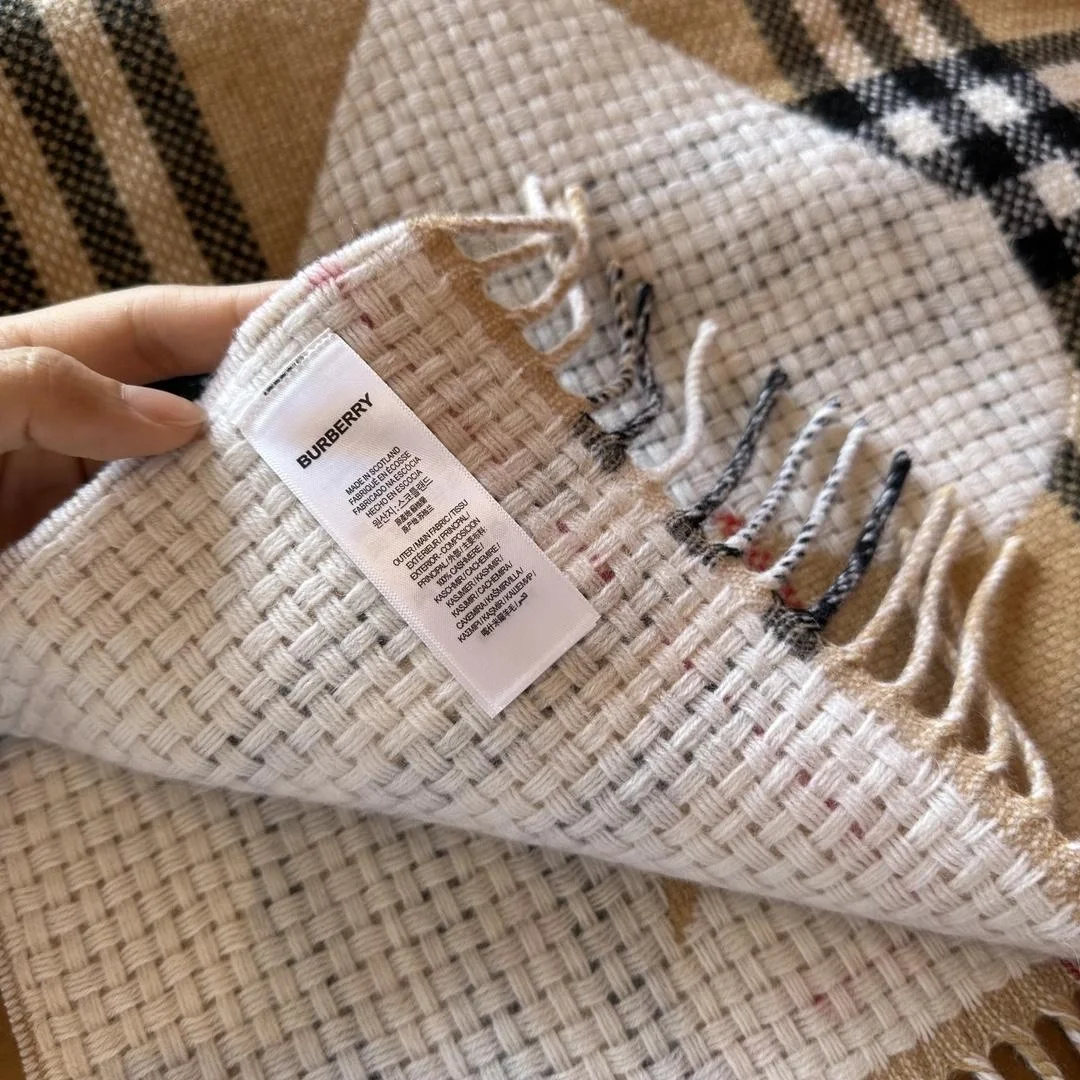 버버리 몽타주 체크 아카이브 베이지 스카프