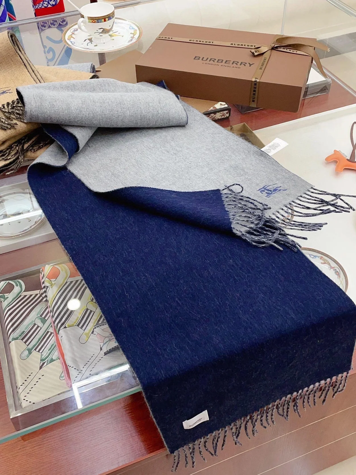 버버리 리버시블 캐시미어 그레이 블랙 스카프