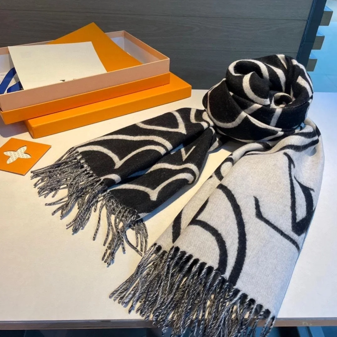 루이비통 인 블룸 블랙 스카프