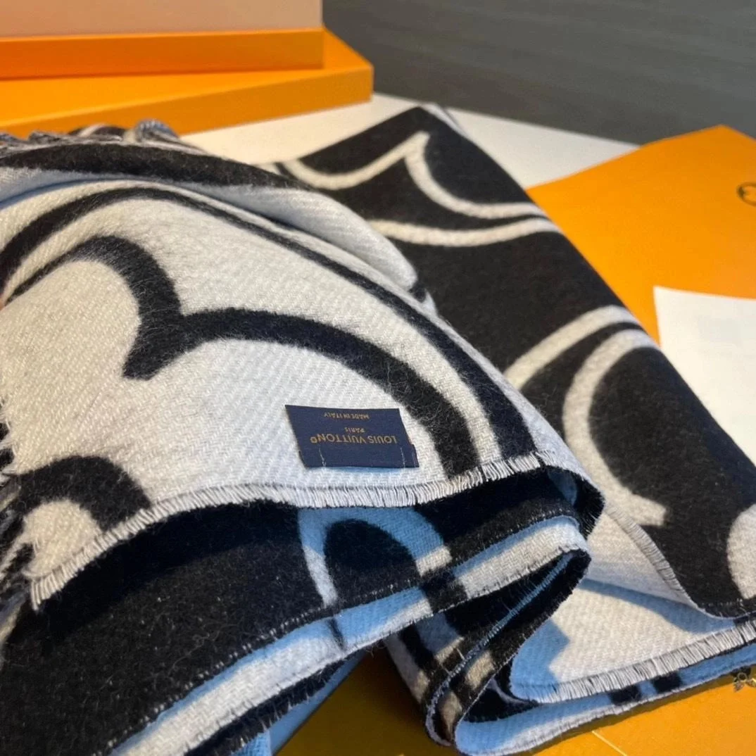 루이비통 인 블룸 블랙 스카프