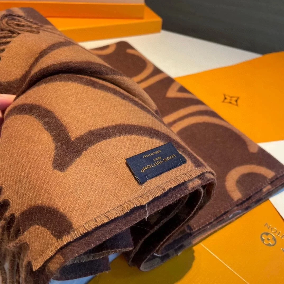 루이비통 인 블룸 브라운 스카프