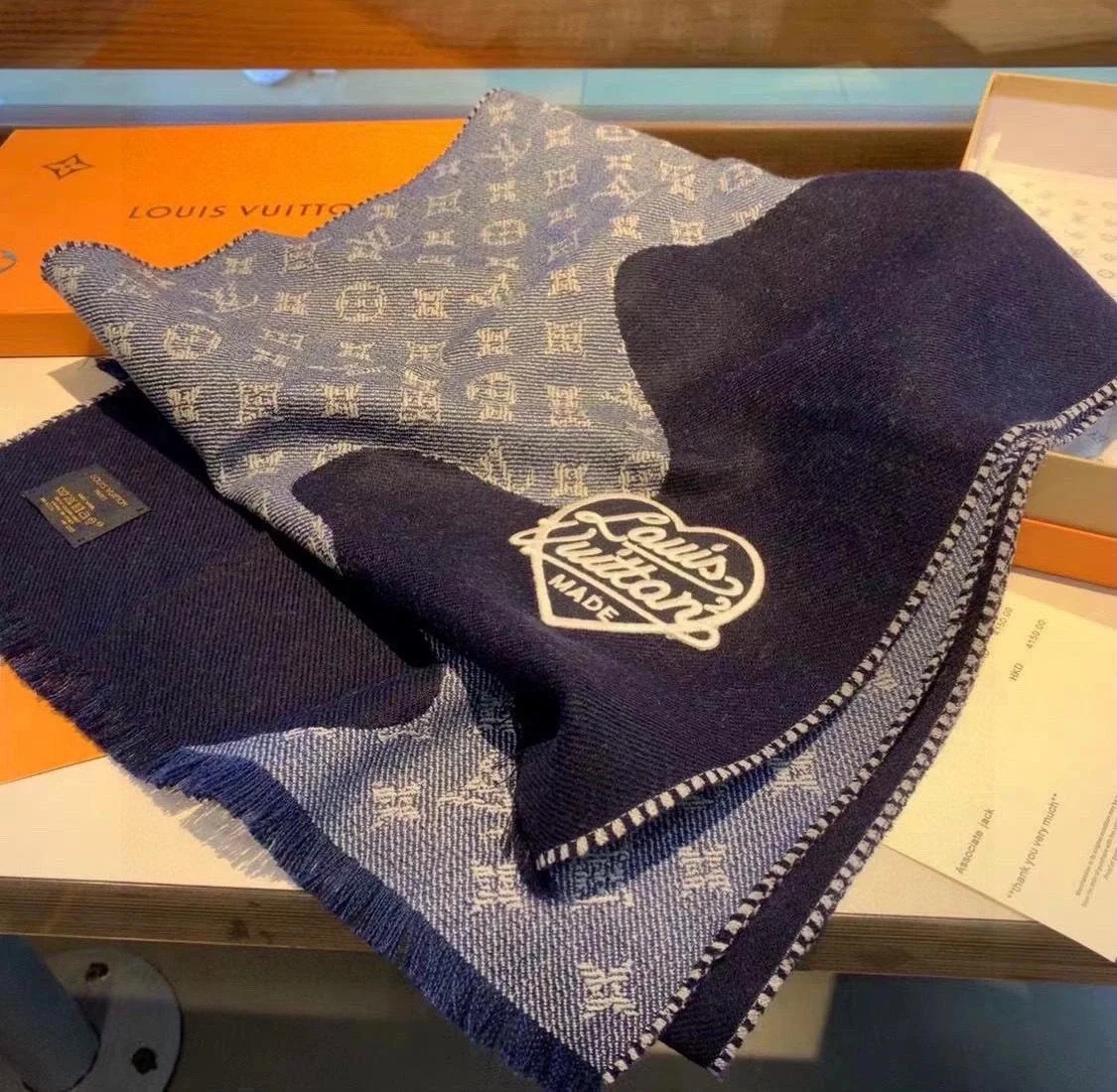 루이비통 모노그램 드립 스카프