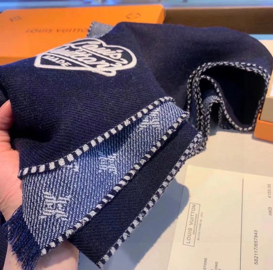 루이비통 모노그램 드립 스카프