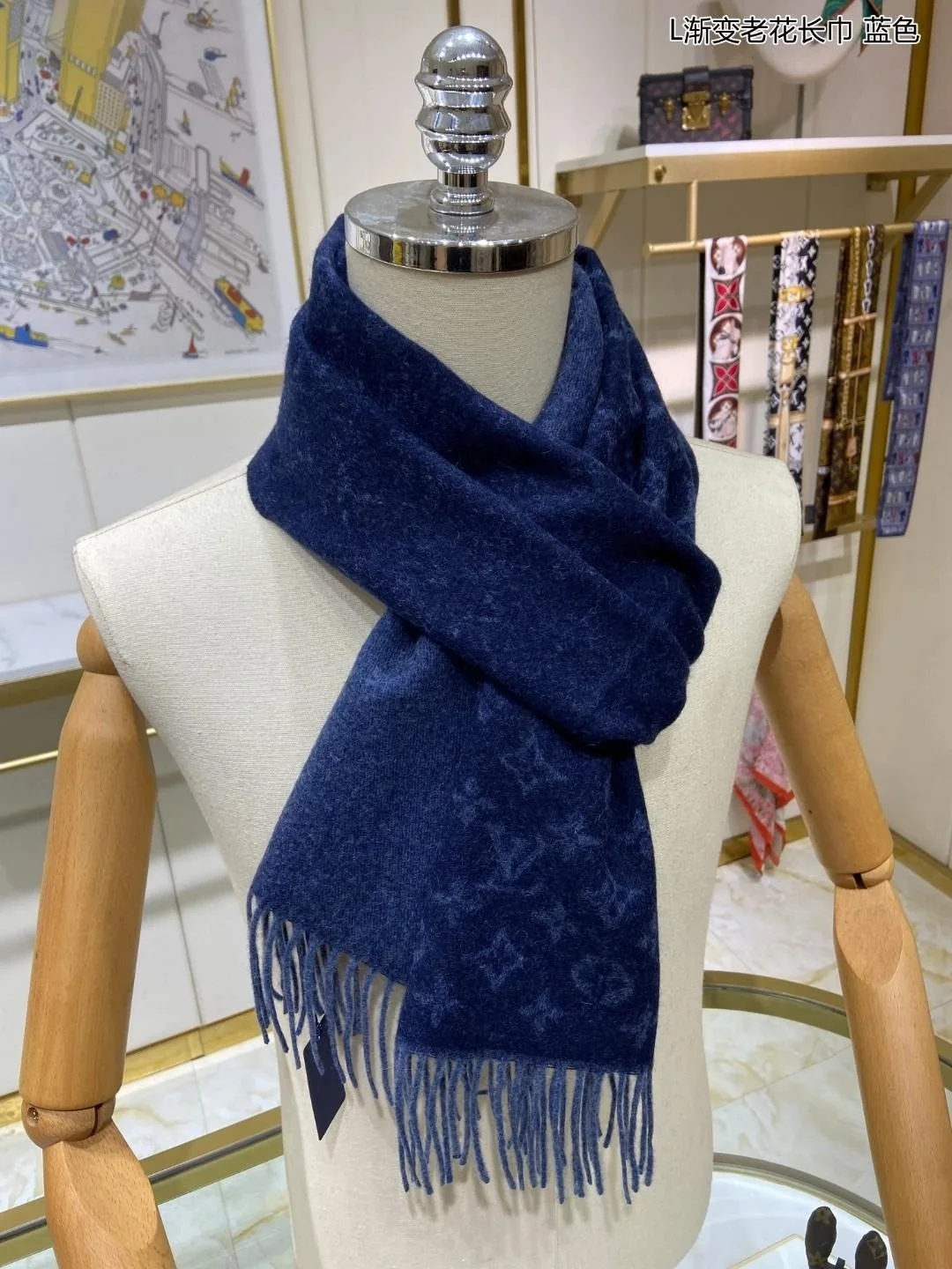 루이비통 모노그램 그라디언트 네이비 블루 스카프