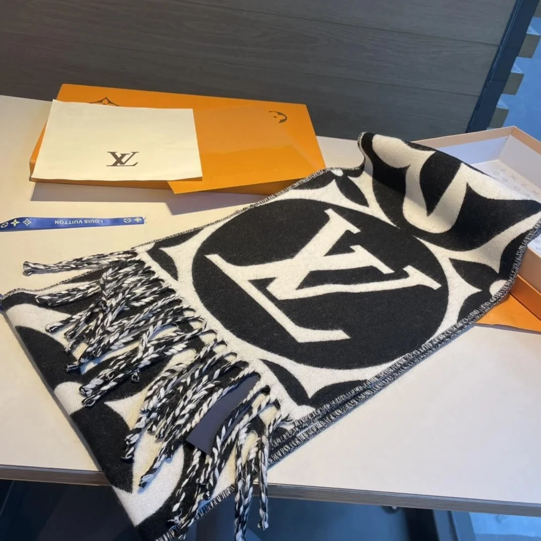 루이비통 메달리언 블랙 스카프