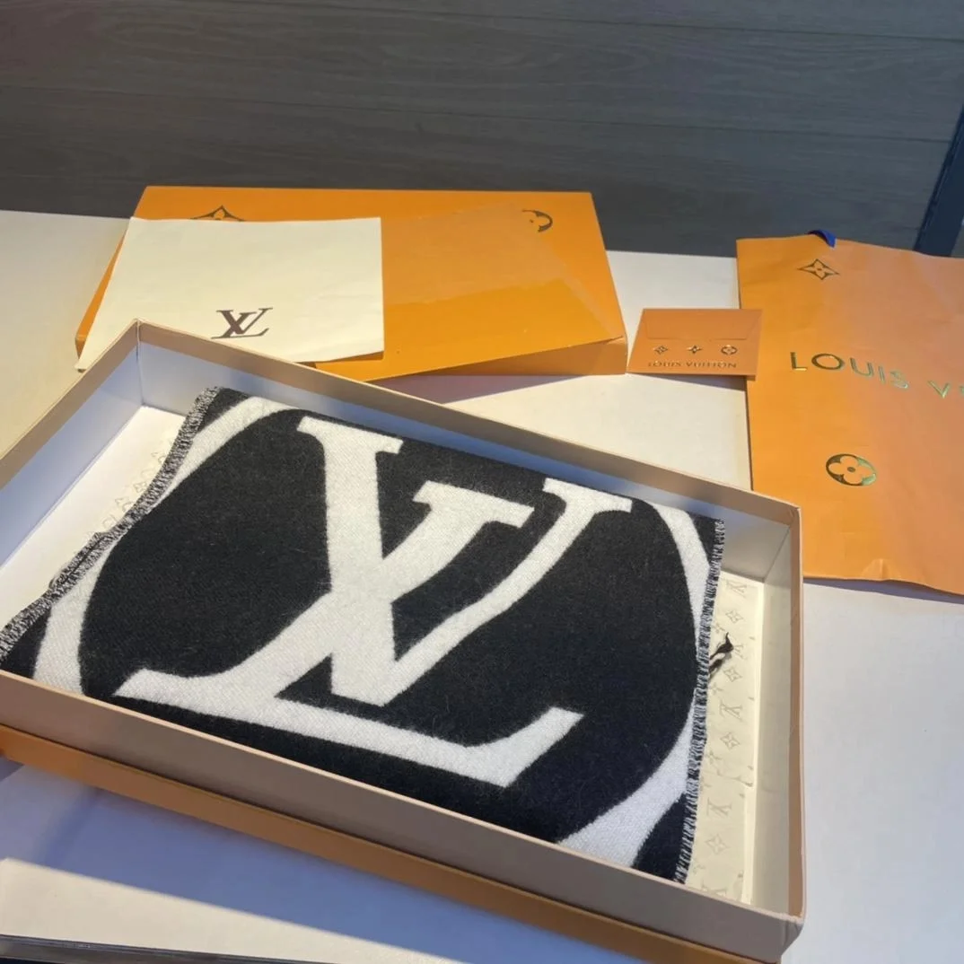 루이비통 메달리언 블랙 스카프