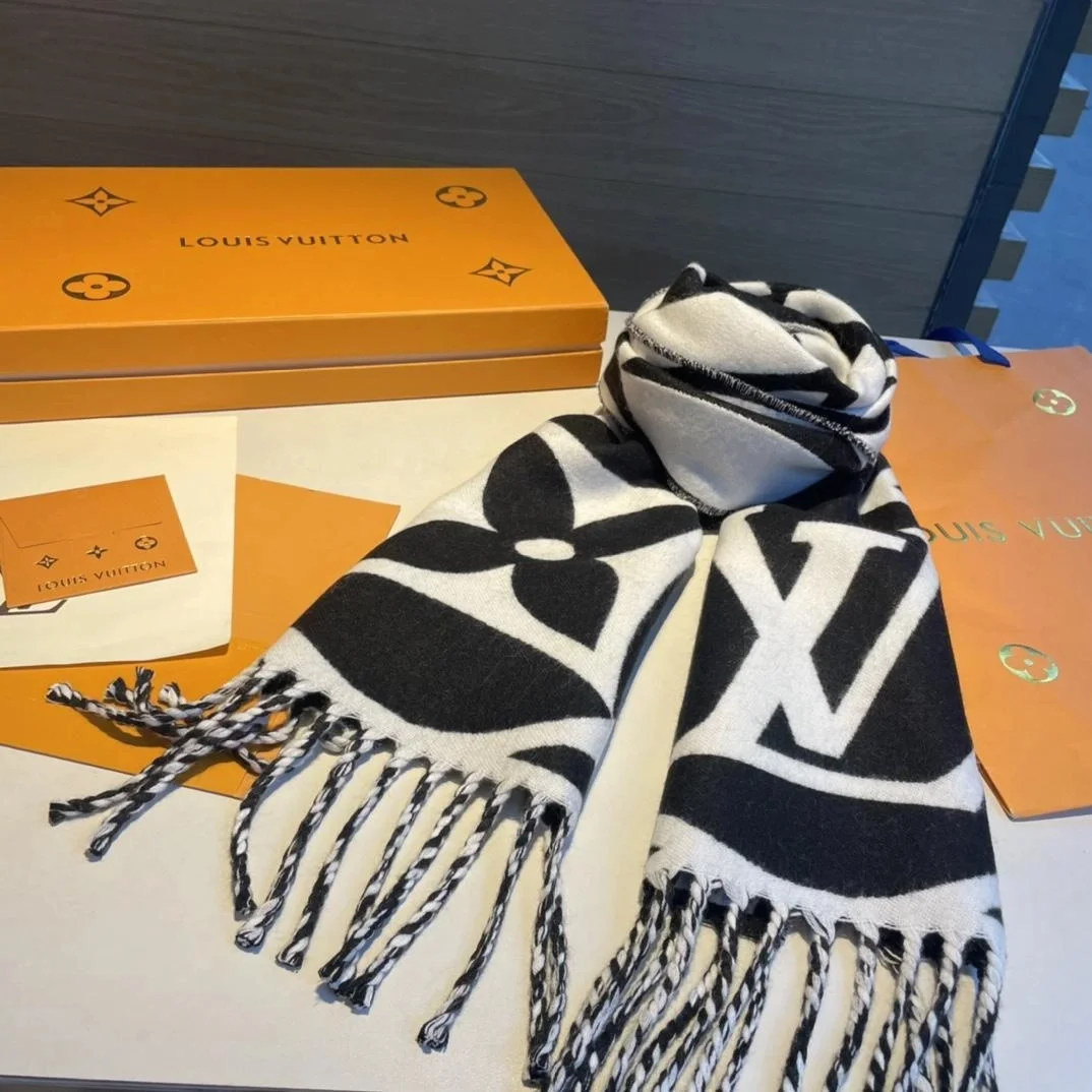 루이비통 메달리언 블랙 스카프