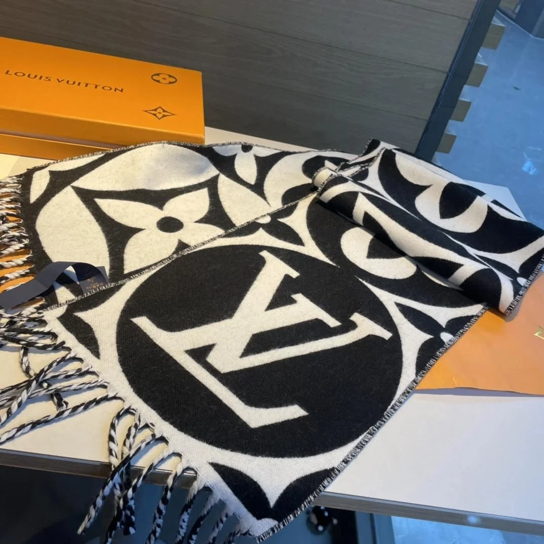 루이비통 메달리언 블랙 스카프