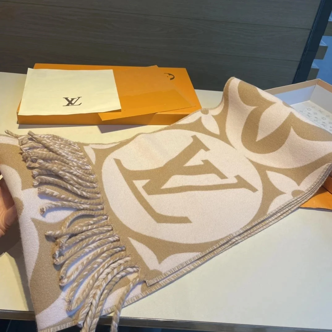 루이비통 메달리언 베이지 로즈 스카프