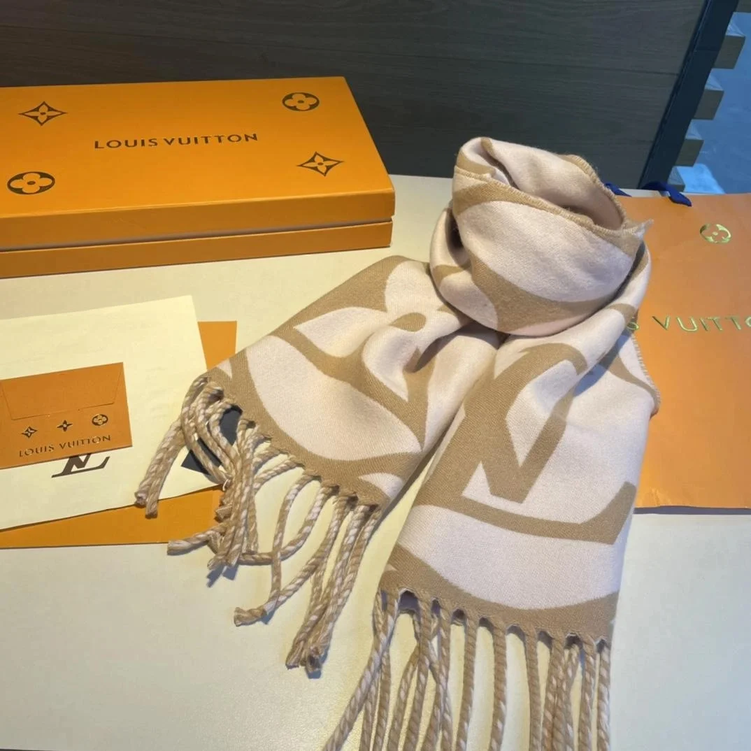 루이비통 메달리언 베이지 로즈 스카프