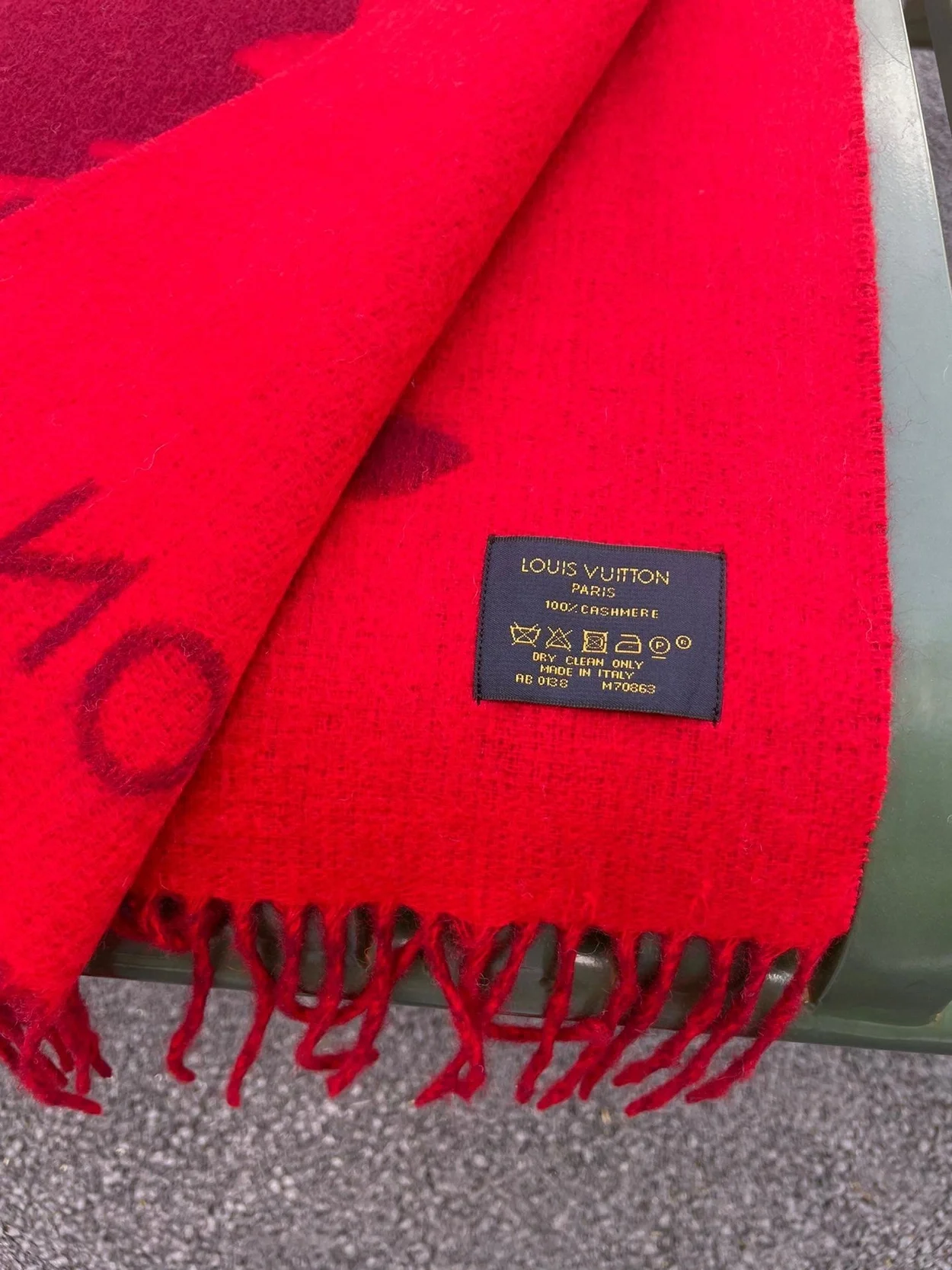 루이비통 레이캬비크 쎄리즈 레드 스카프